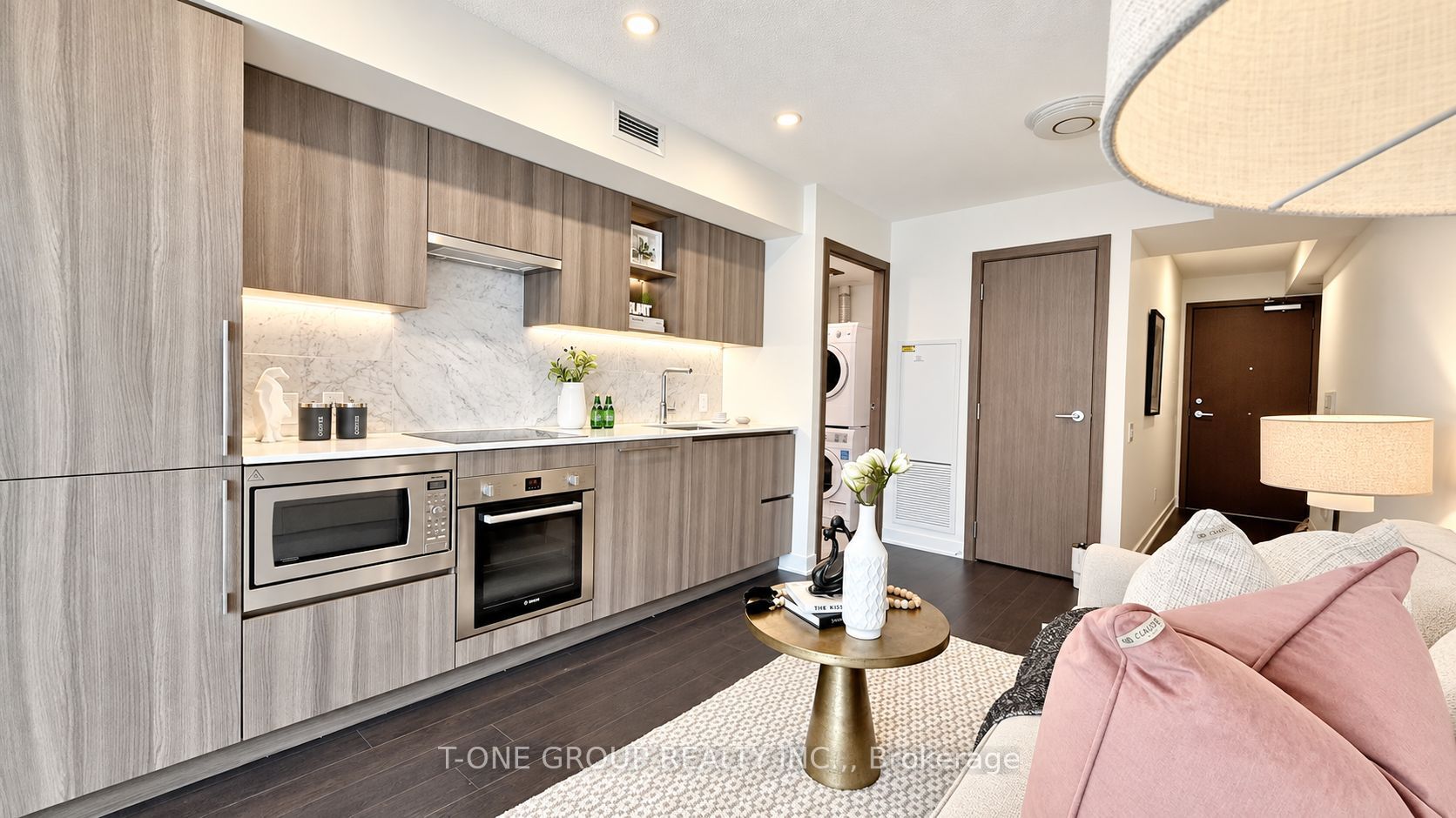 19 Bathurst Street 1502, Toronto, ON M5V 0N2 photo 4