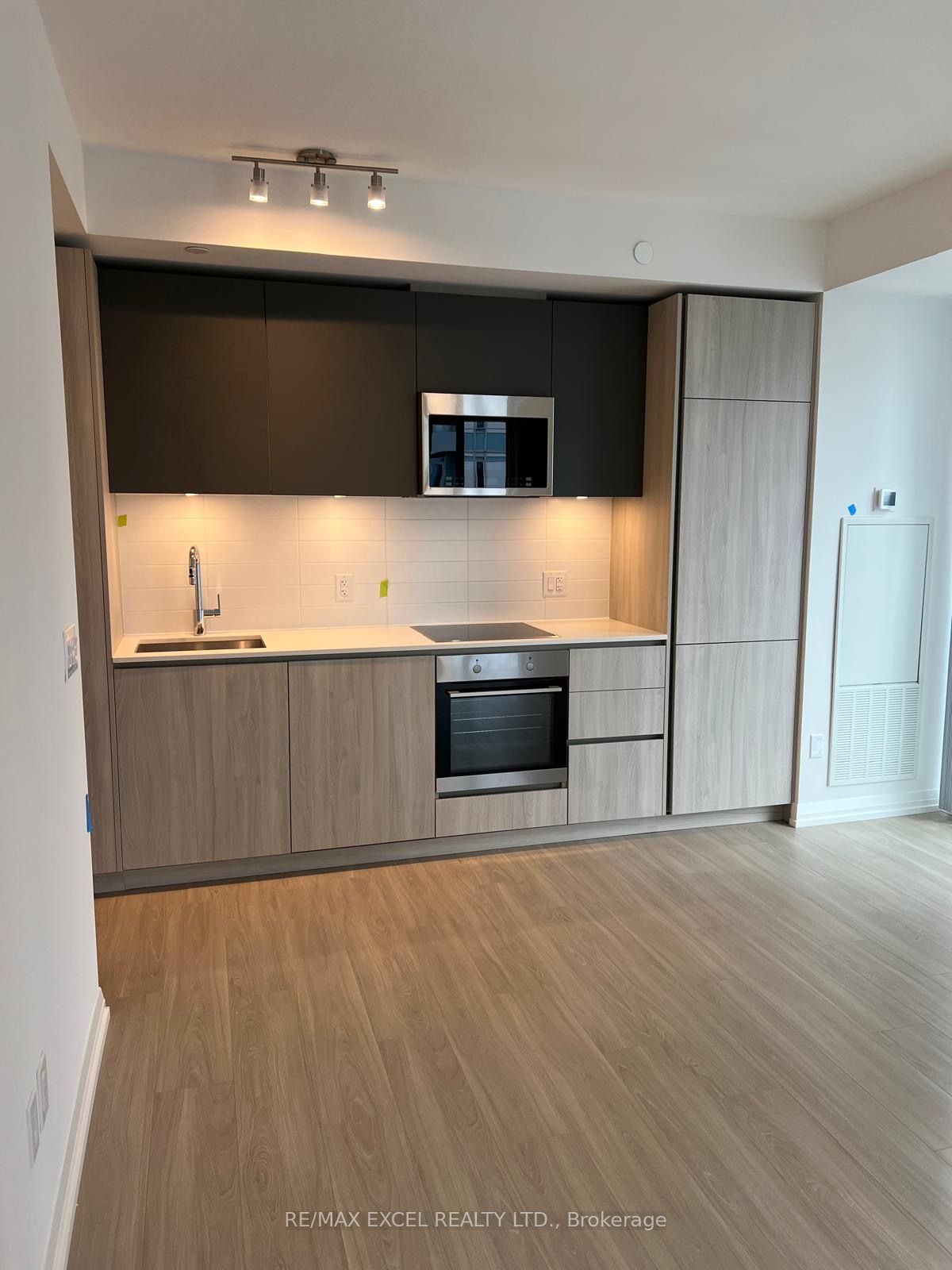 8 Widmer Street 4305, Toronto, ON M5V 0W6