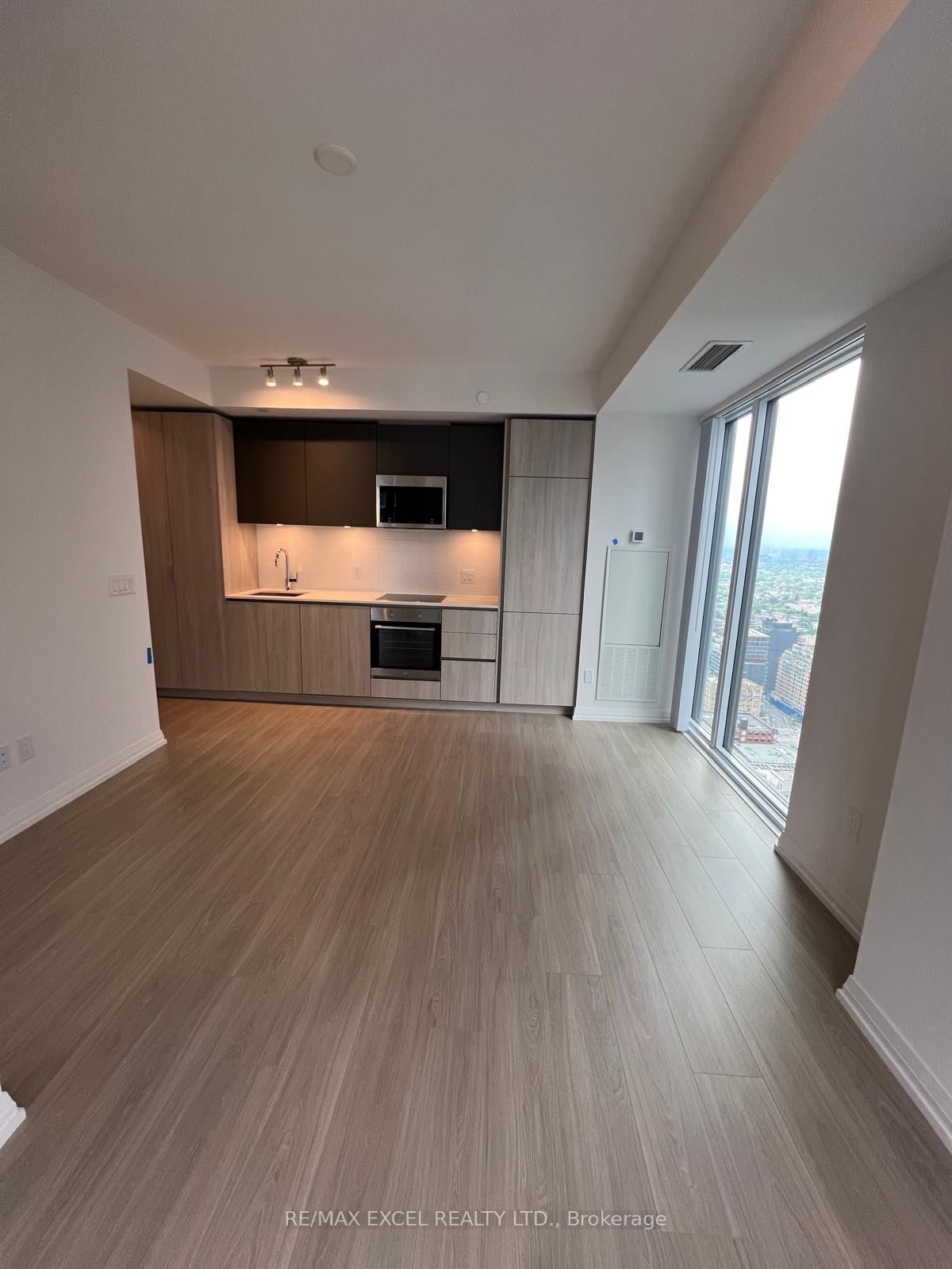 8 Widmer Street 4305, Toronto, ON M5V 0W6 photo 2