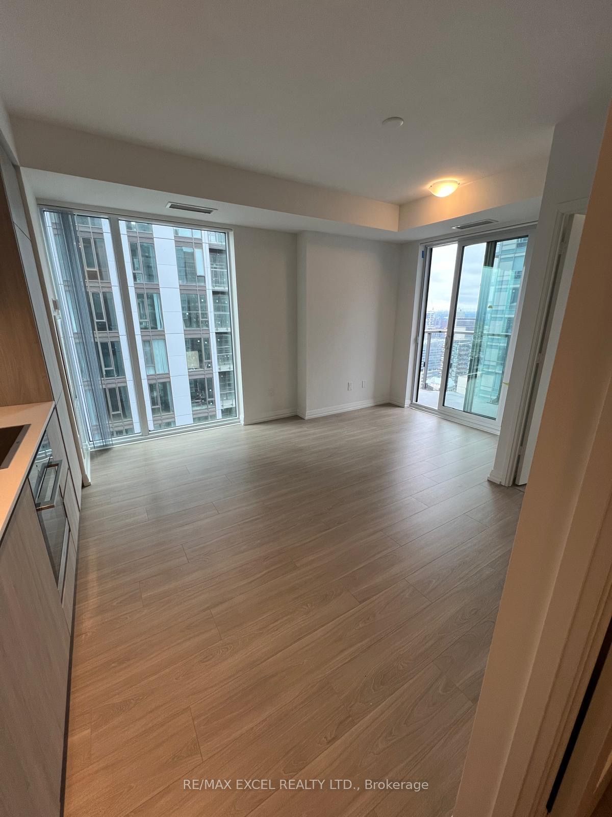 8 Widmer Street 4305, Toronto, ON M5V 0W6 photo 4
