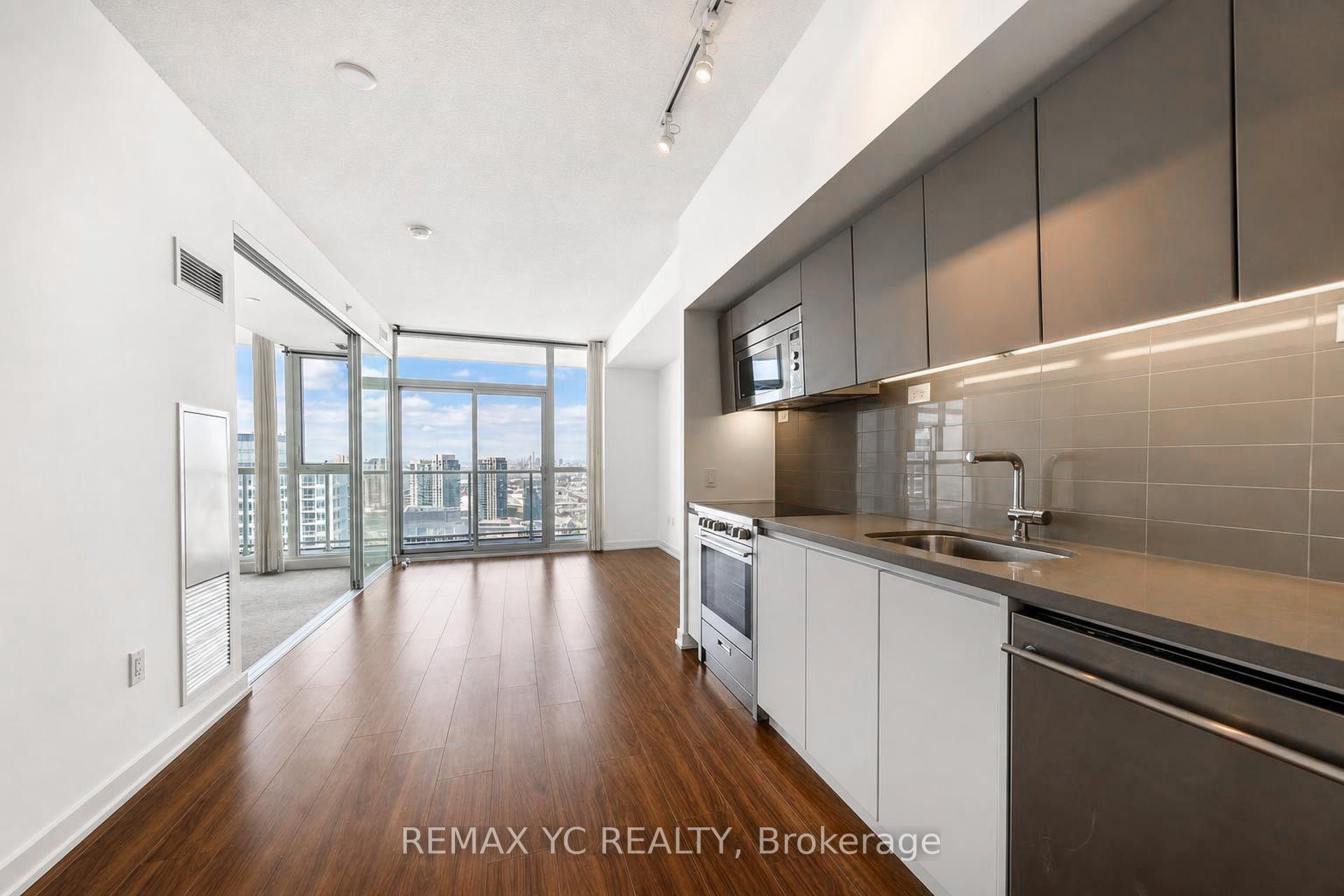 75 Queens Wharf Road 4611, Toronto, ON M5V 0J8 photo 4