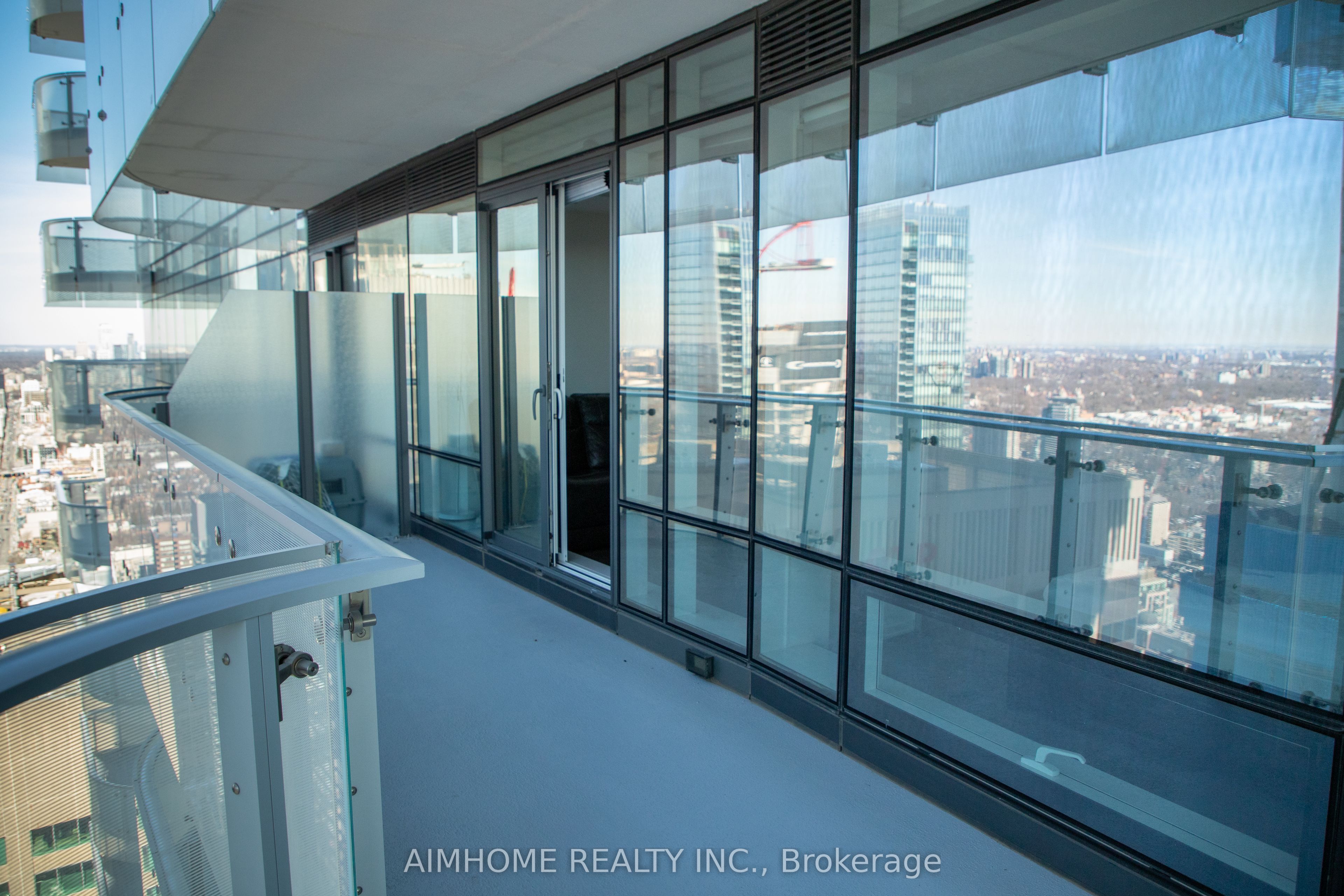 1 Bloor Street E 4907, Toronto, ON M4W 1A9 photo 3