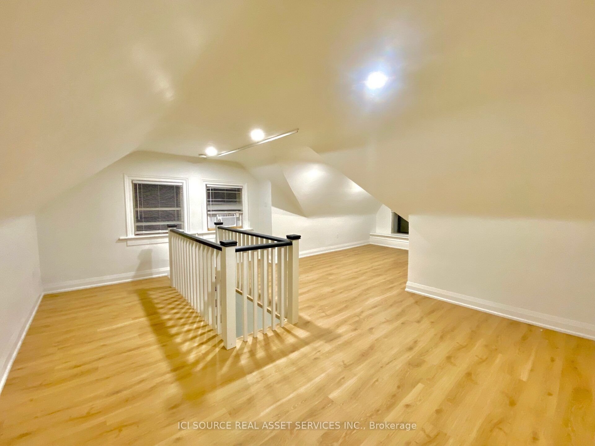146 Brunswick Avenue 2, Toronto, ON M5S 2M2 photo 2