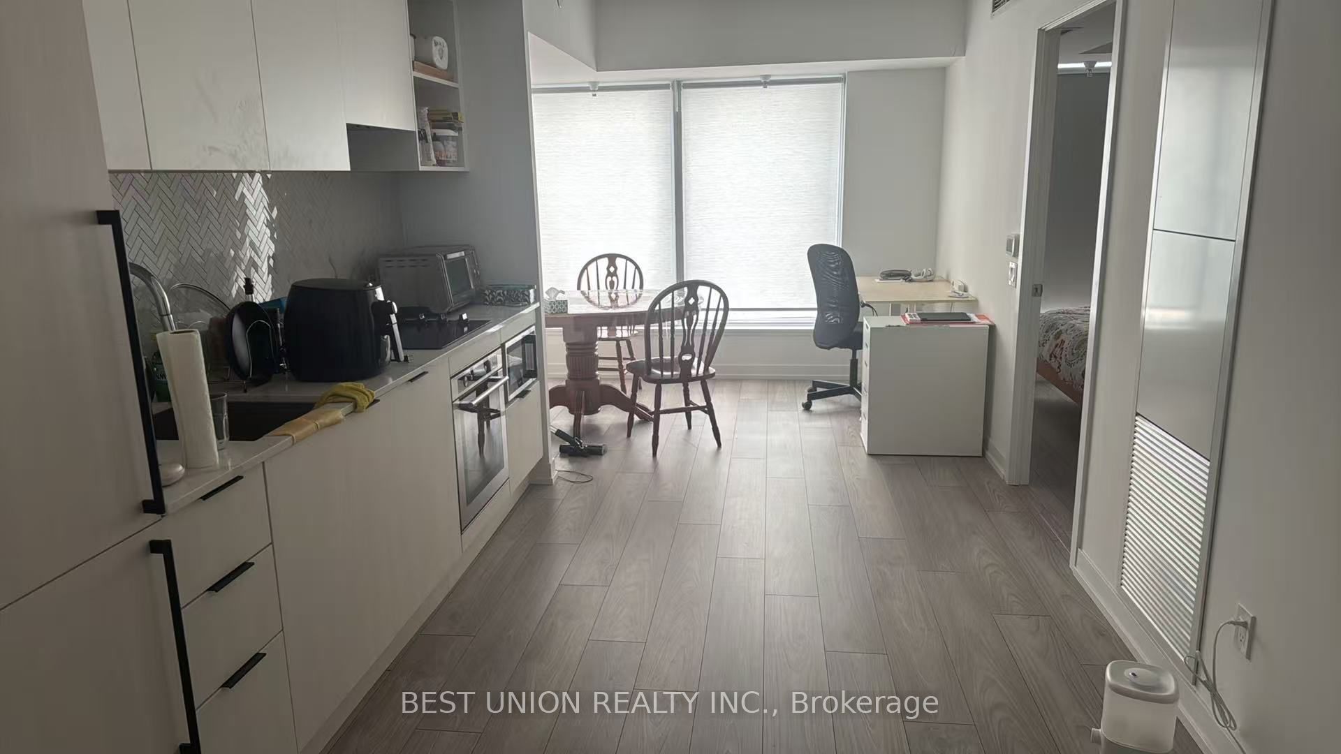 82 Dalhousie Street 1612, Toronto, ON M5B 0C5 photo 3