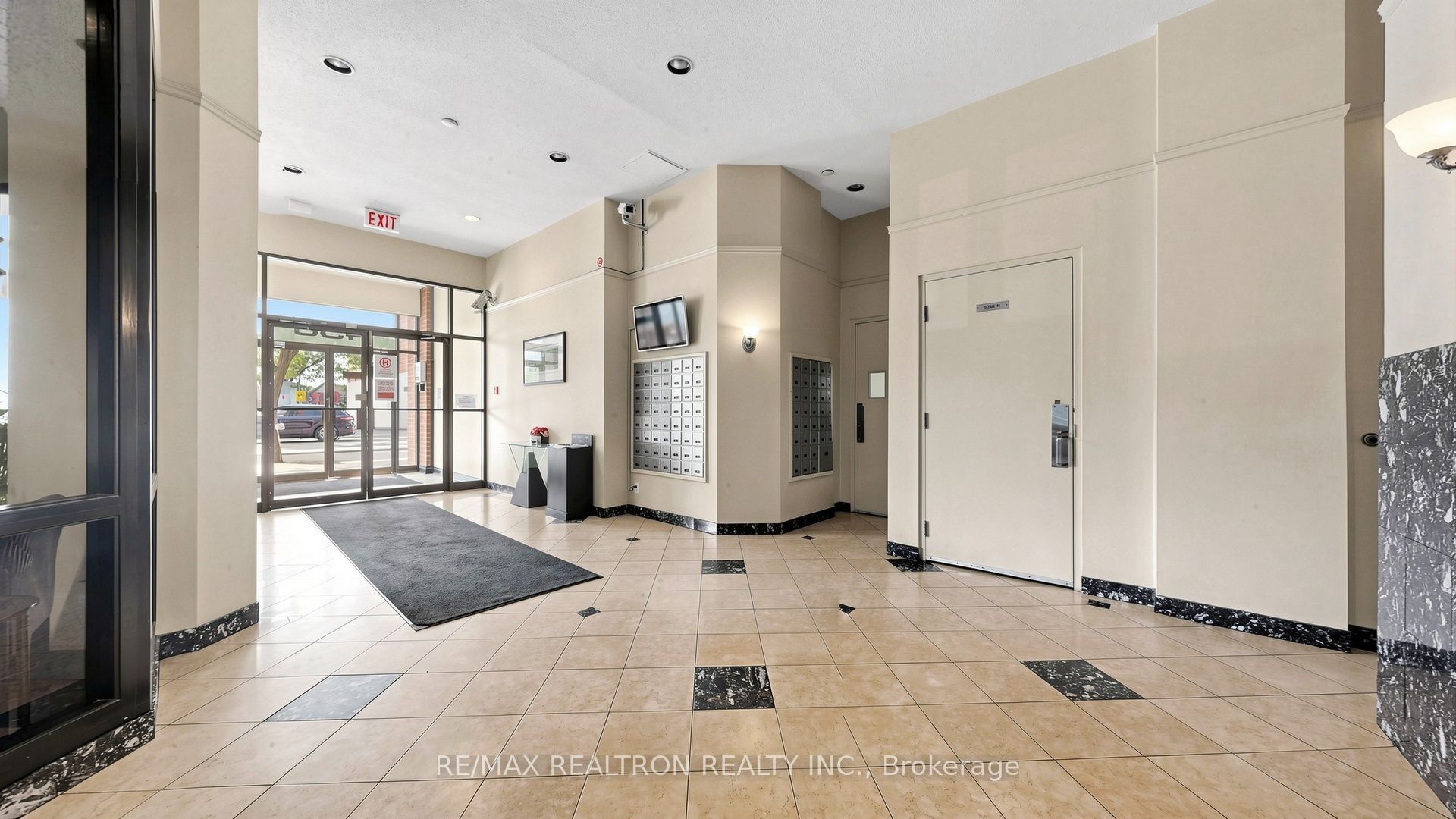 456 College Street 806, Toronto, ON M6G 4A3 photo 4