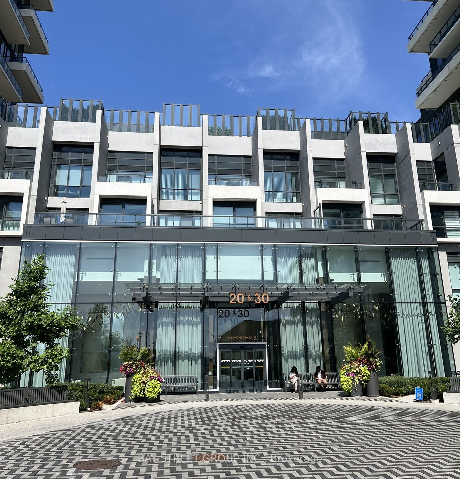 30 Inn on the Park Drive 2304, Toronto, ON M3C 0P7