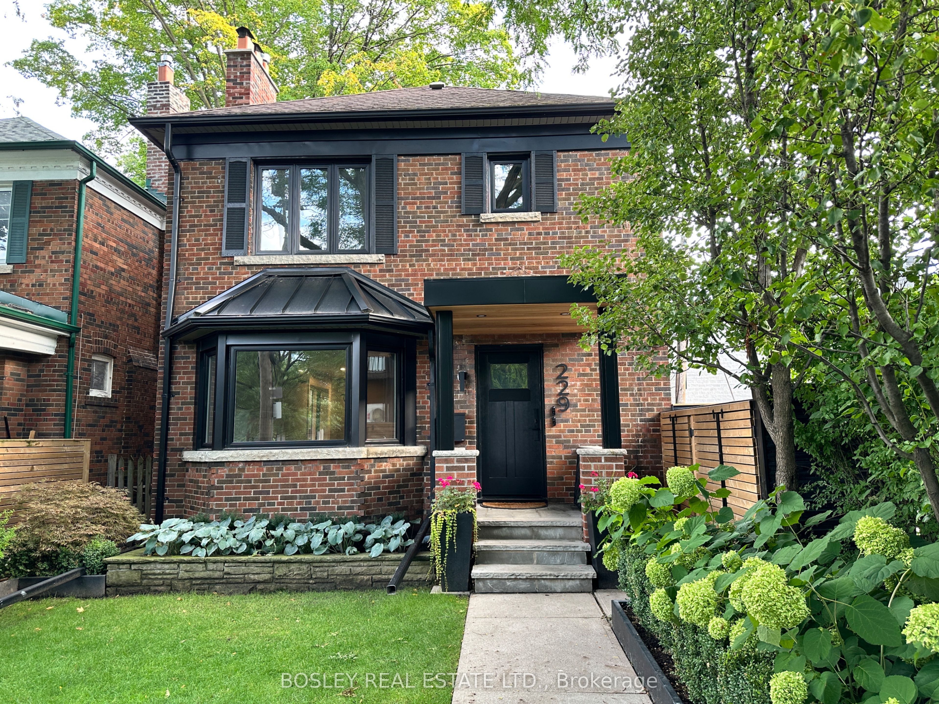 229 Manor Road E 2, Toronto, ON M4S 1R9