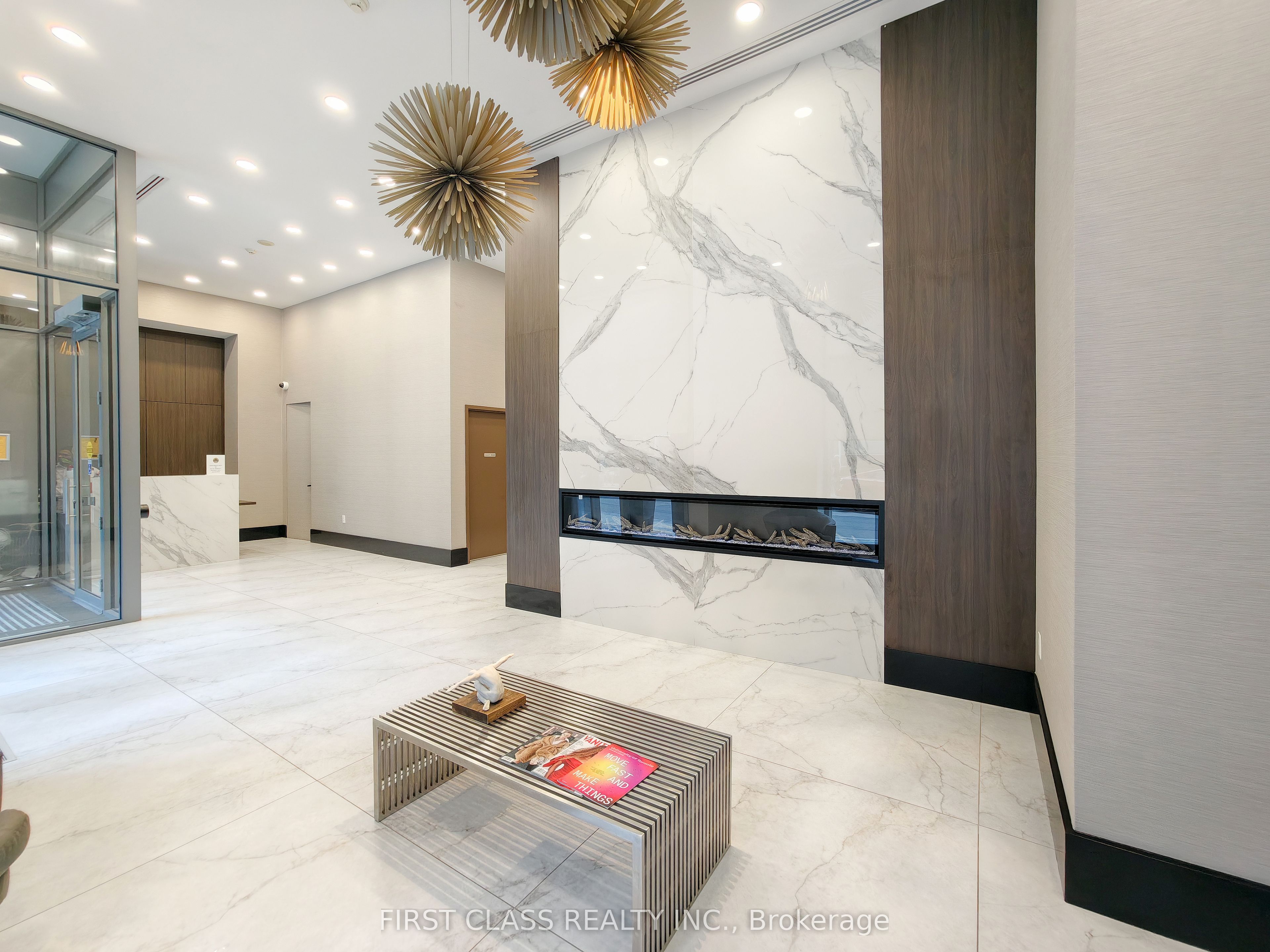 21 Balmuto Street 2501, Toronto, ON M4Y 1W4 photo 3