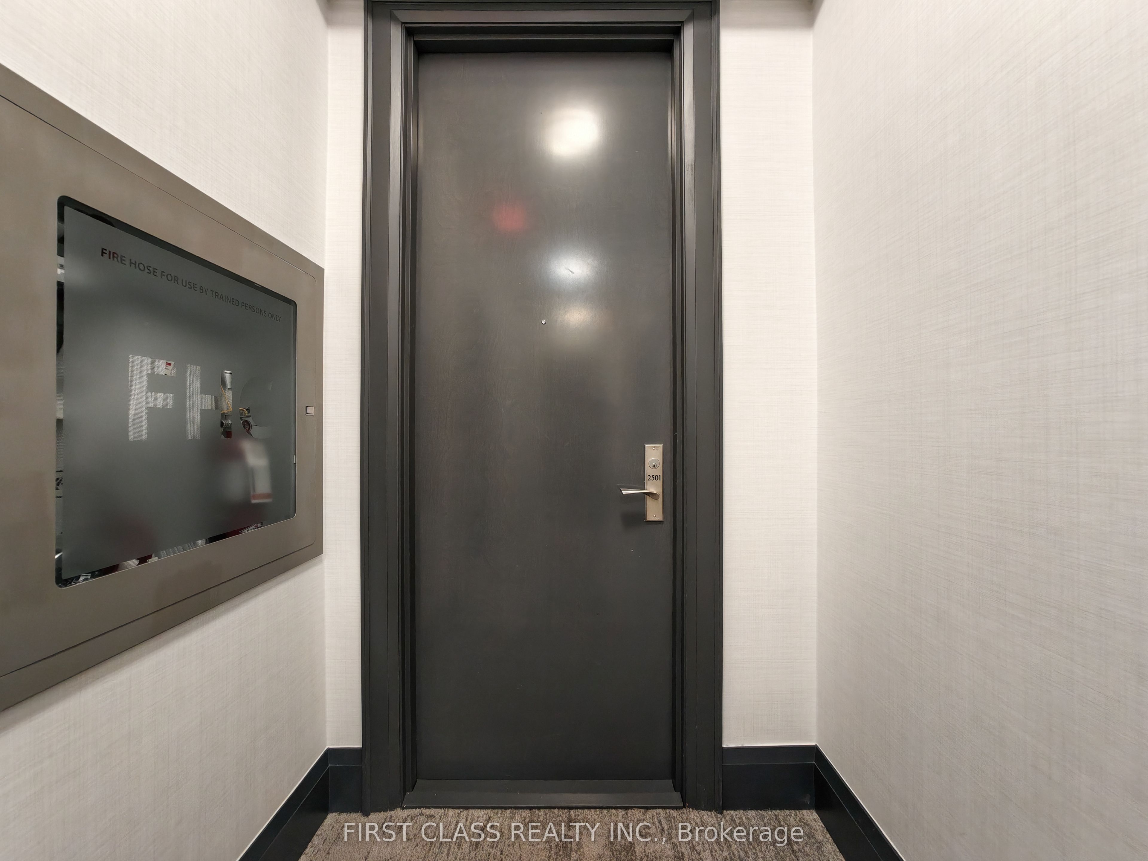 21 Balmuto Street 2501, Toronto, ON M4Y 1W4 photo 4