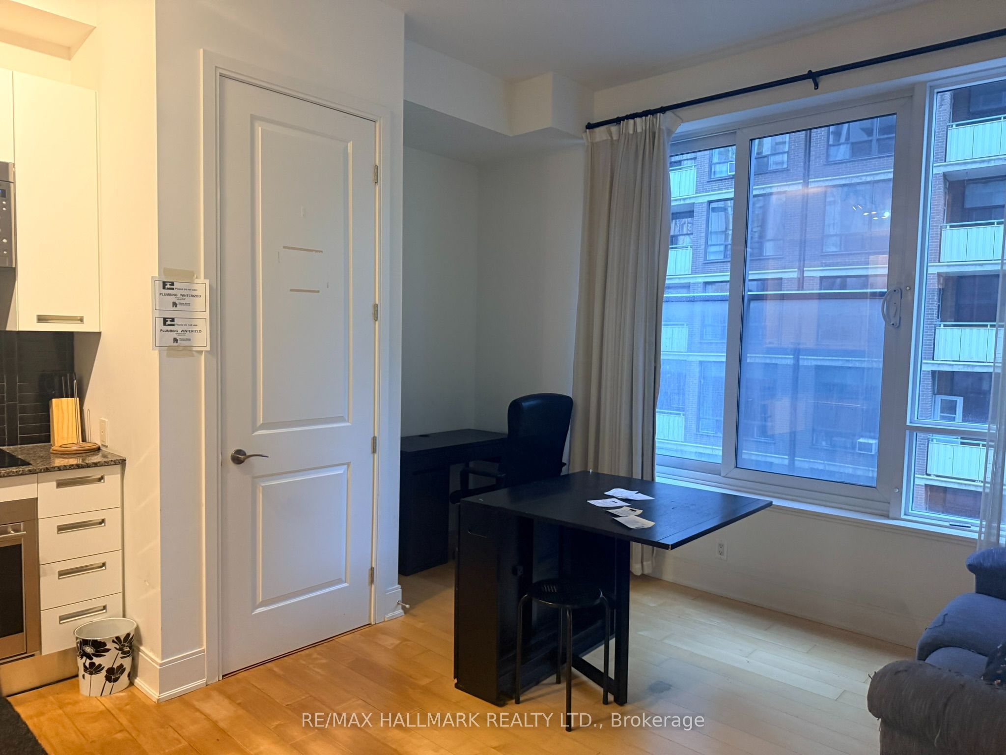 21 Balmuto Street 803, Toronto, ON M4Y 1W4 photo 3