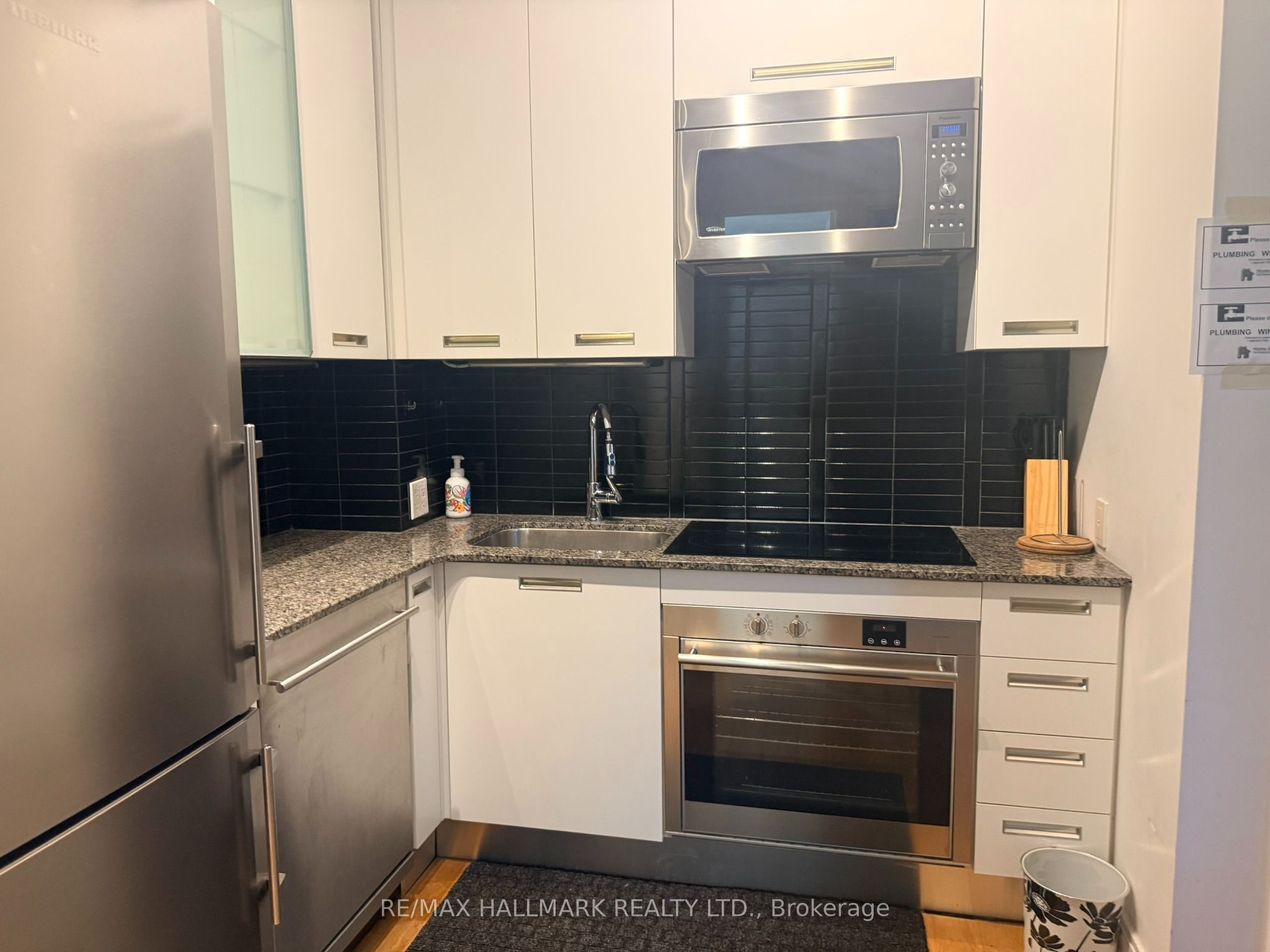 21 Balmuto Street 803, Toronto, ON M4Y 1W4 photo 4
