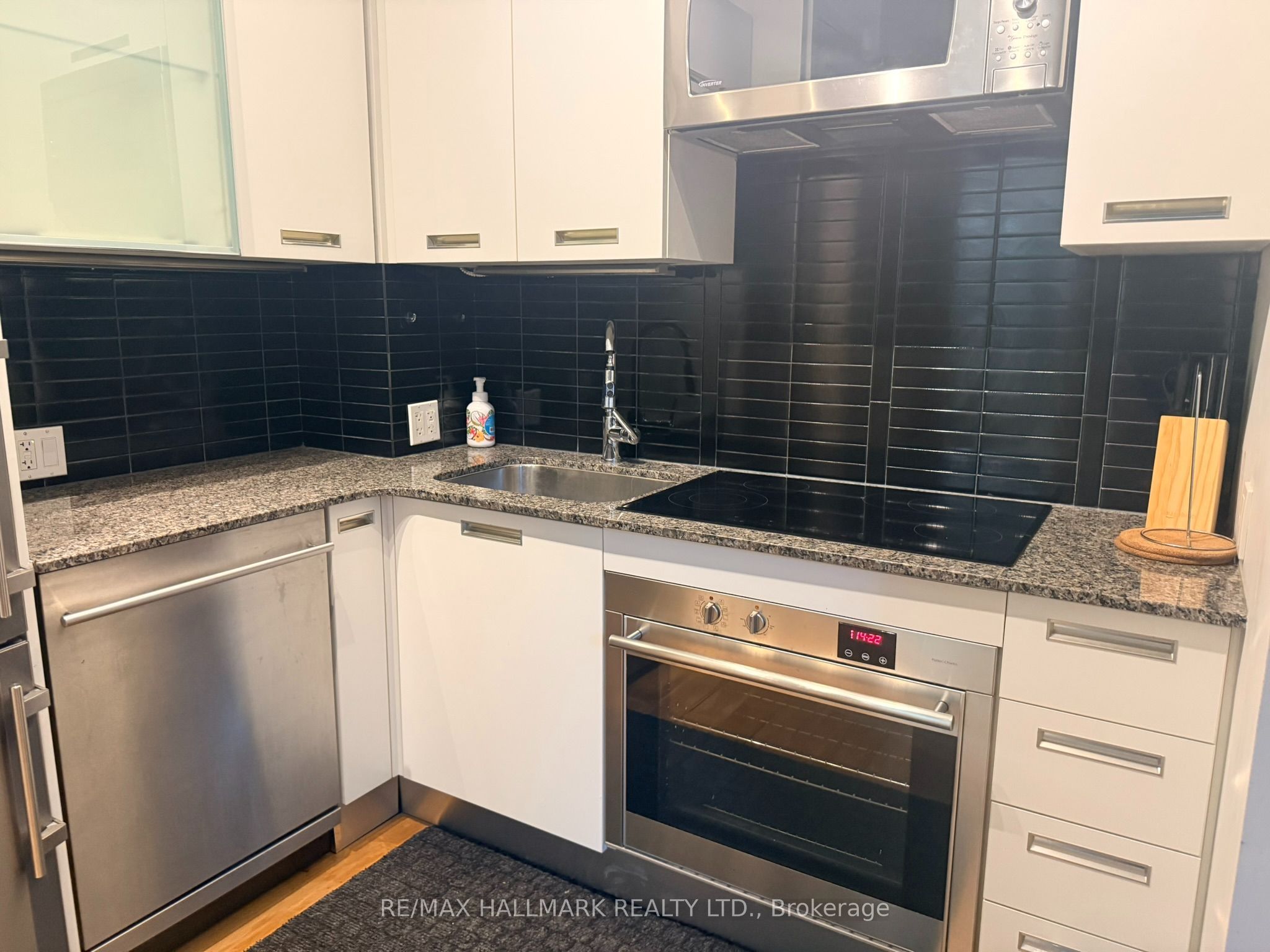 21 Balmuto Street 803, Toronto, ON M4Y 1W4 photo 5