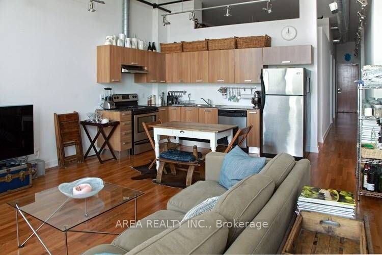 43 Hanna Avenue 403, Toronto, ON M6K 1X1 photo 2