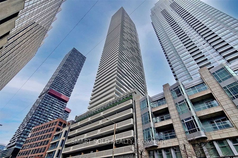 2221 Yonge Street 3103, Toronto, ON M4S 2B4