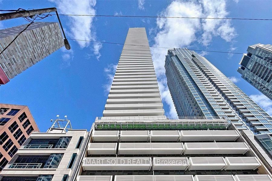 2221 Yonge Street 3103, Toronto, ON M4S 2B4 photo 2