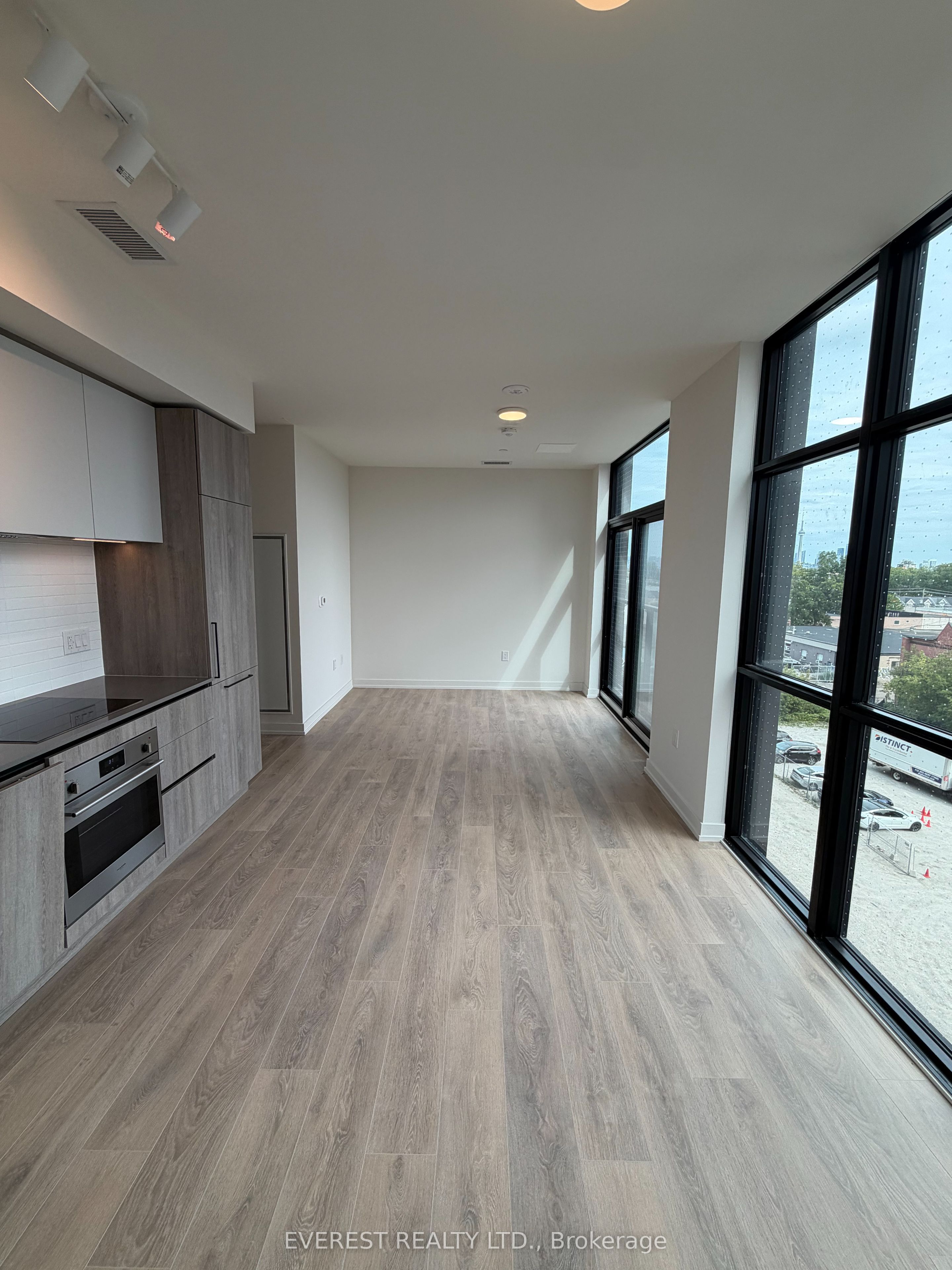 181 Sterling Road 507, Toronto, ON M6R 0B2 photo 2