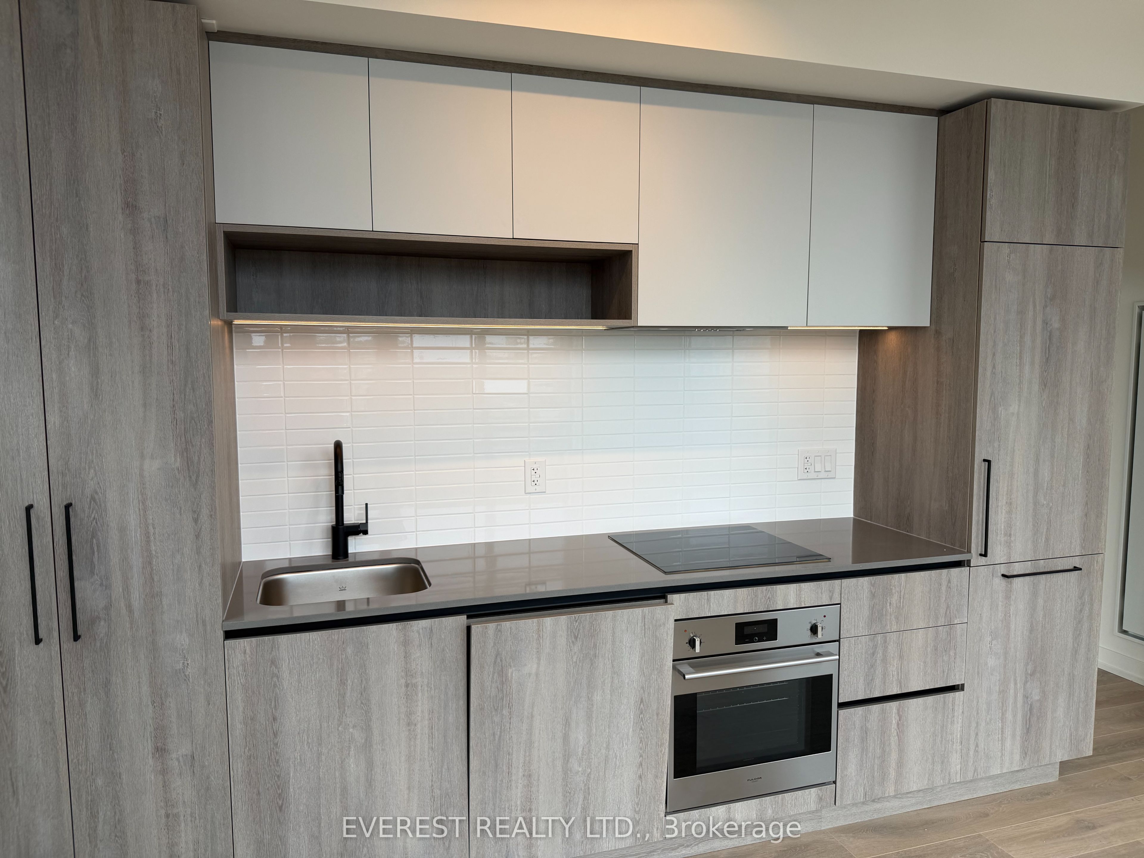 181 Sterling Road 507, Toronto, ON M6R 0B2 photo 4
