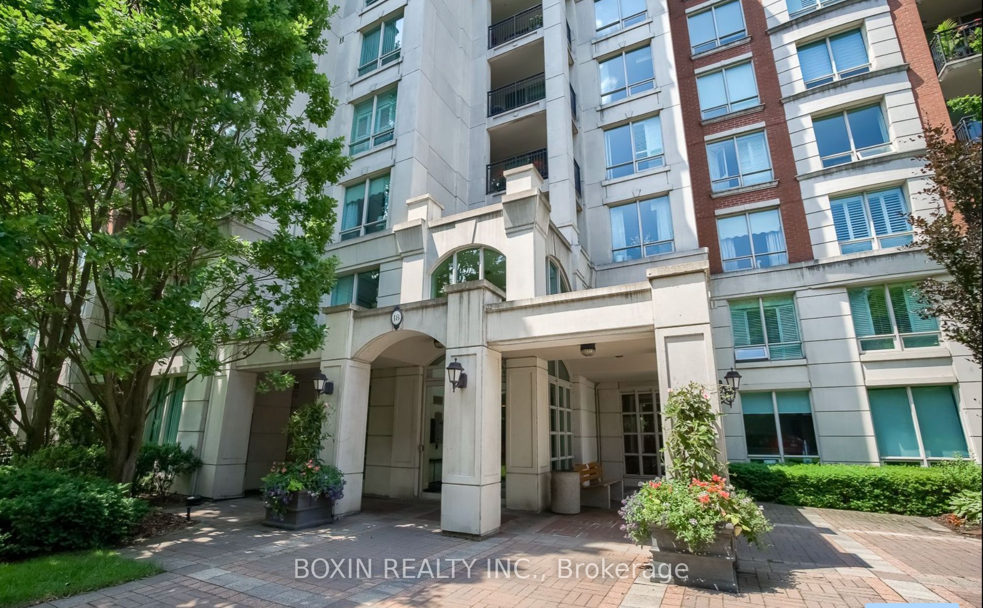 18 William Carson Crescent 201, Toronto, ON M2P 2G6 photo 2