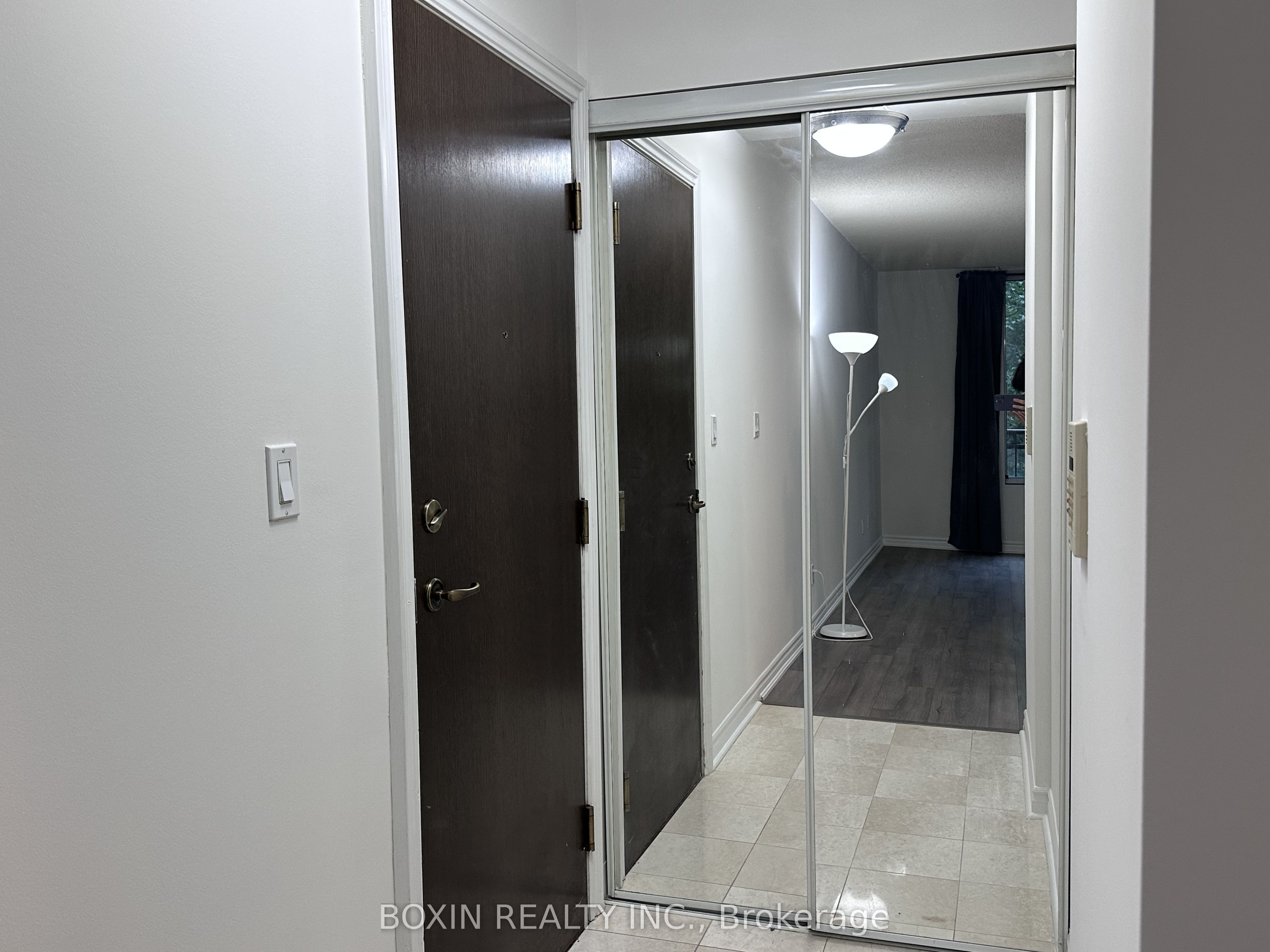 18 William Carson Crescent 201, Toronto, ON M2P 2G6 photo 5