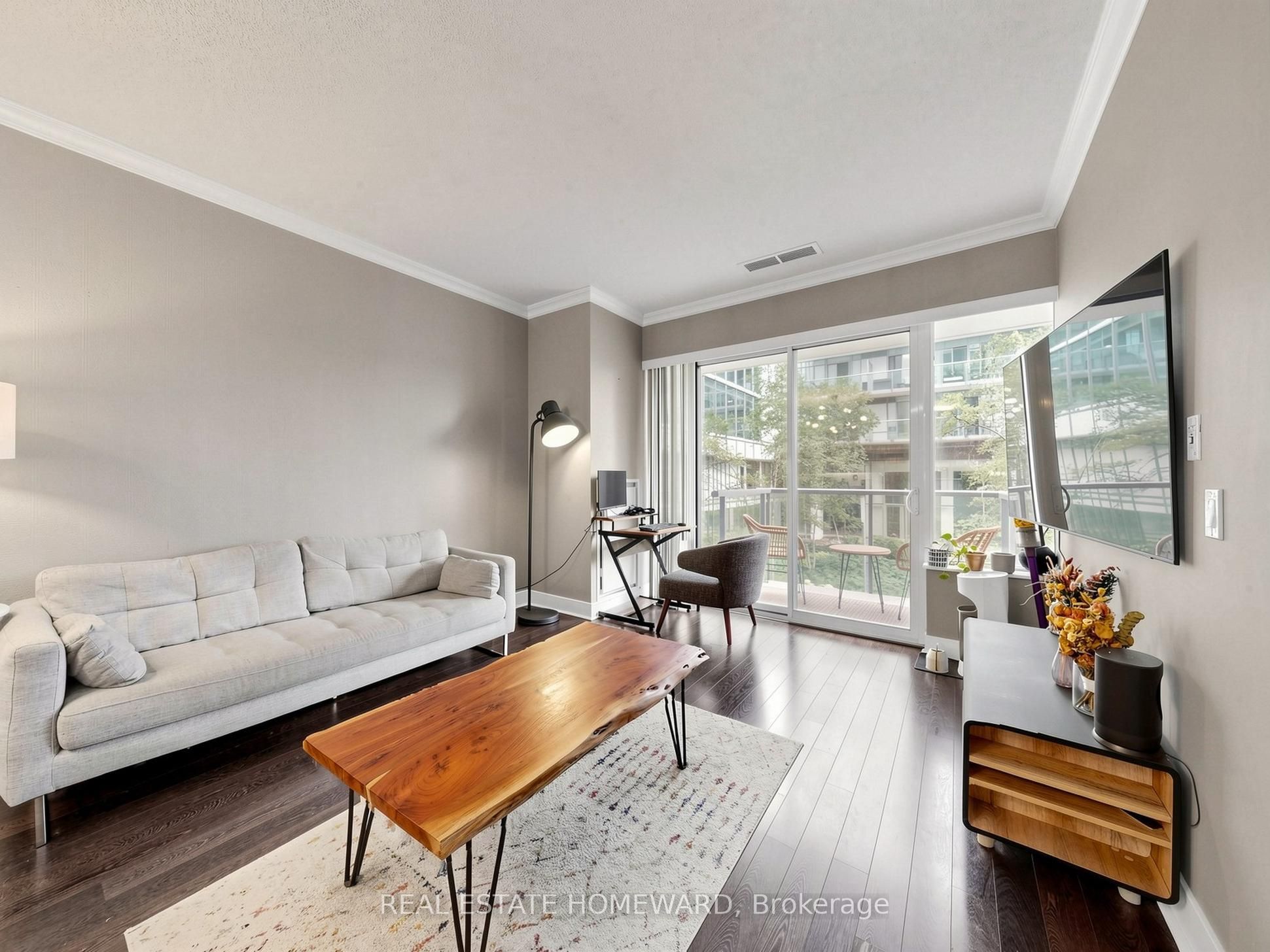 90 Stadium Road 201, Toronto, ON M5V 3E9 photo 2