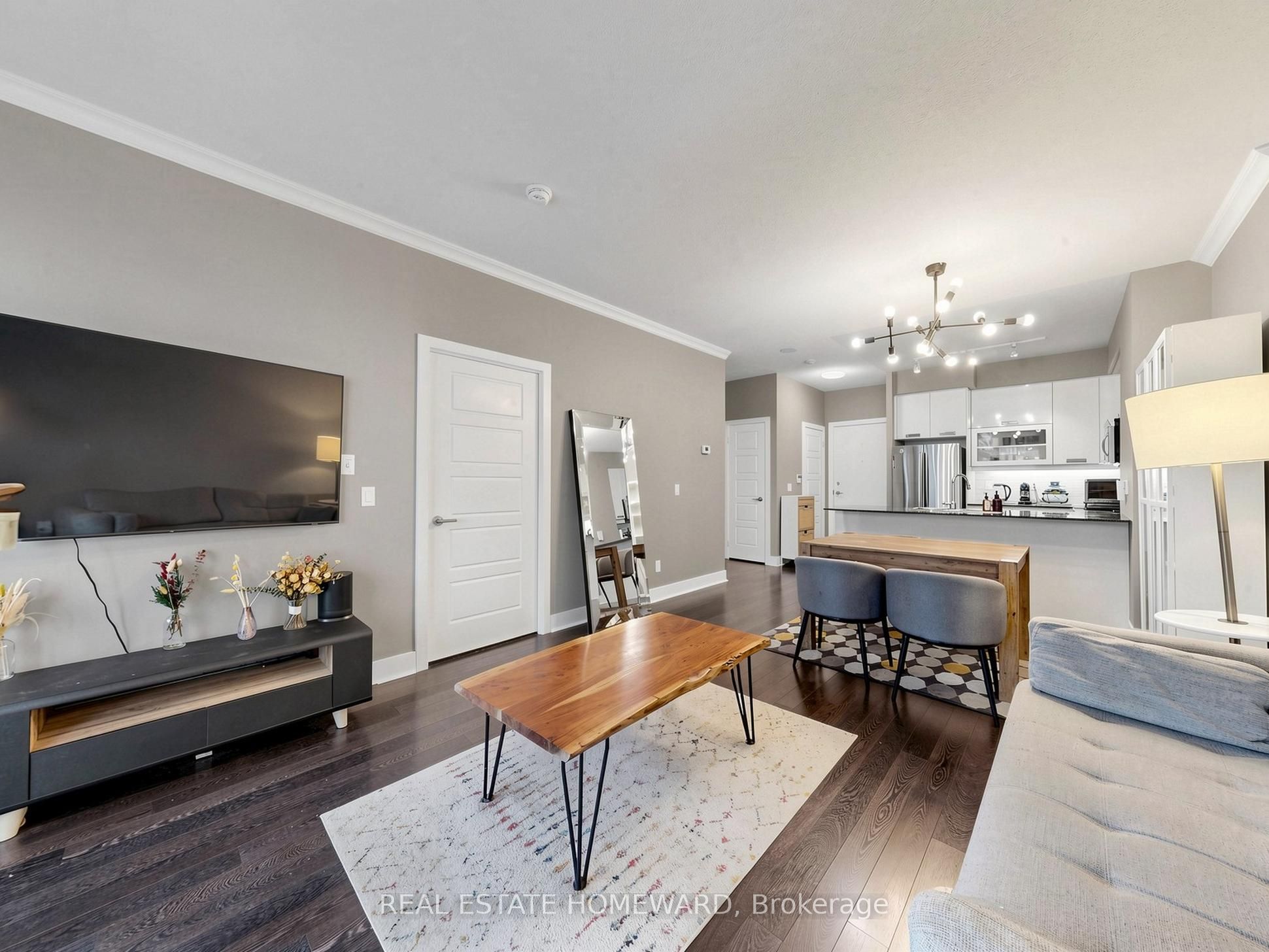 90 Stadium Road 201, Toronto, ON M5V 3E9 photo 4