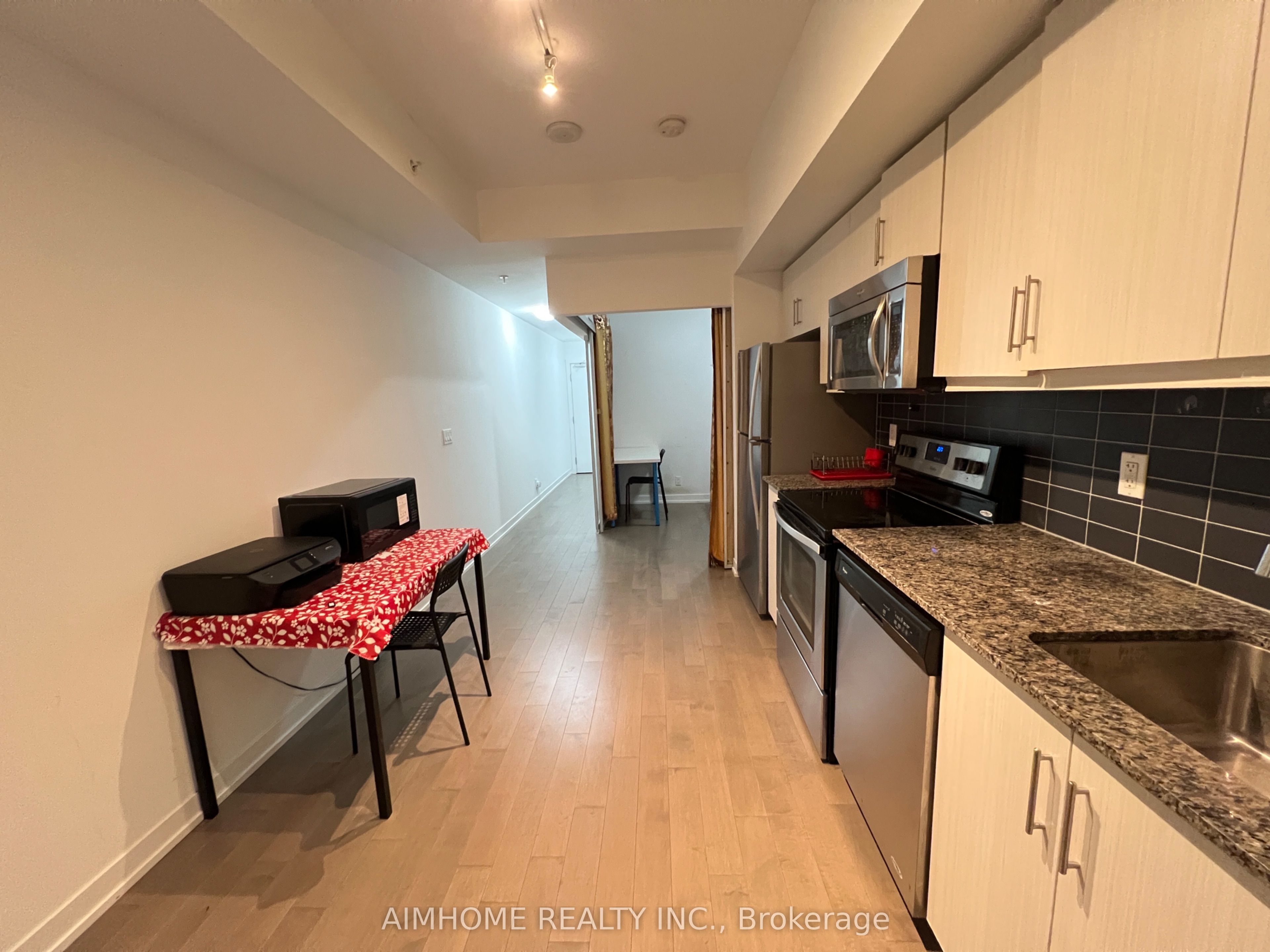 10 Willison Square 608, Toronto, ON M5T 0A8 photo 5