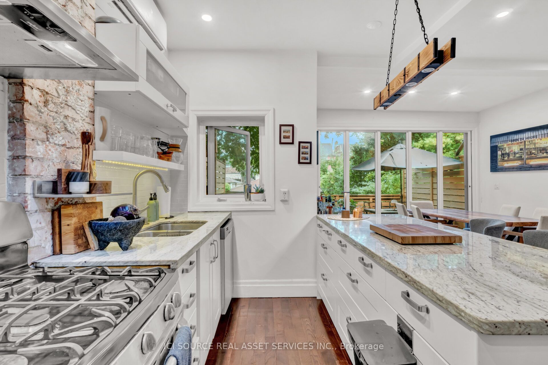 109 Northcliffe Boulevard Upper, Toronto, ON M6E 3K3 photo 3