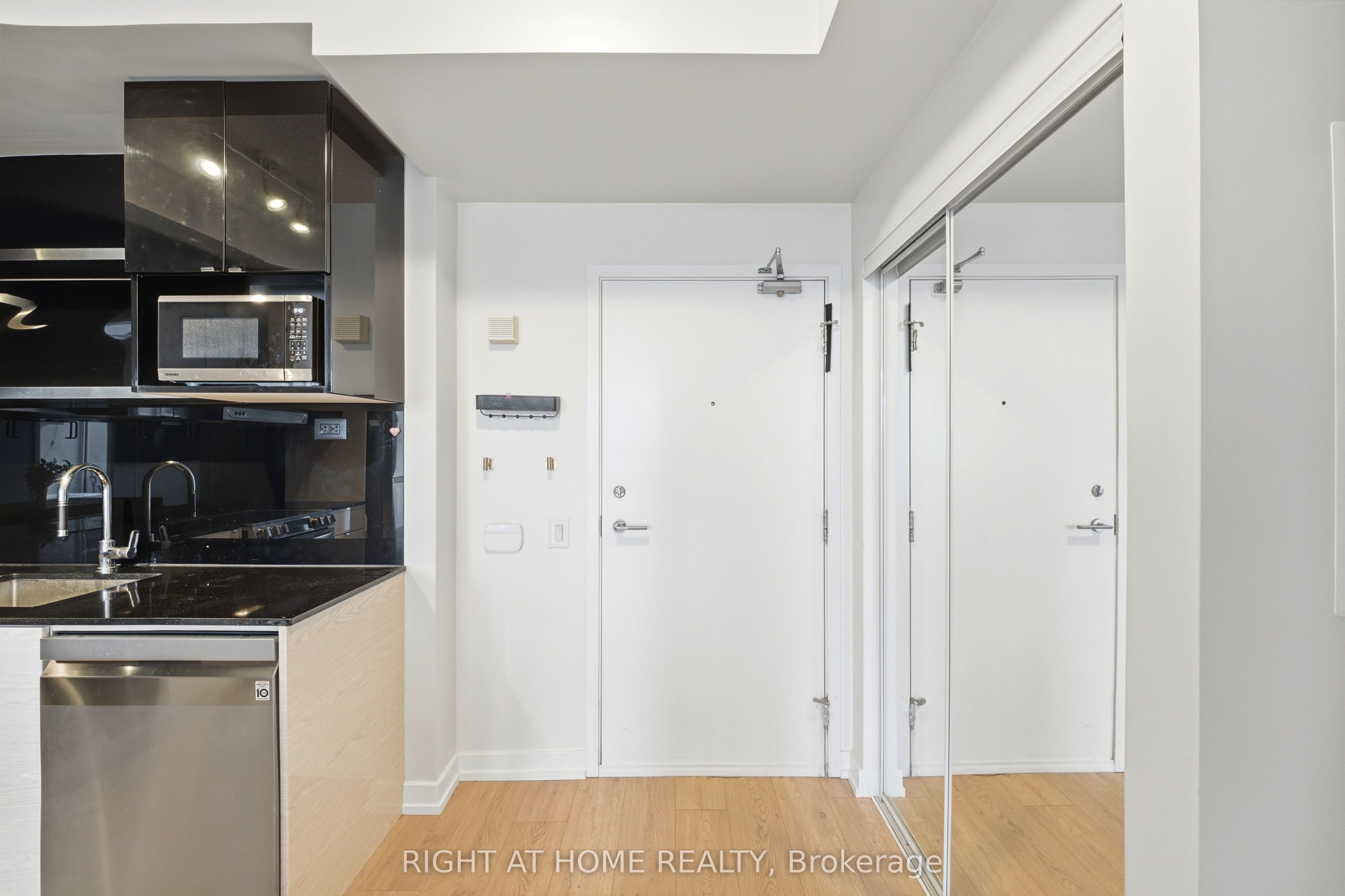 72 ESTHER SHINER Boulevard 219, Toronto, ON M2K 0C4 photo 3