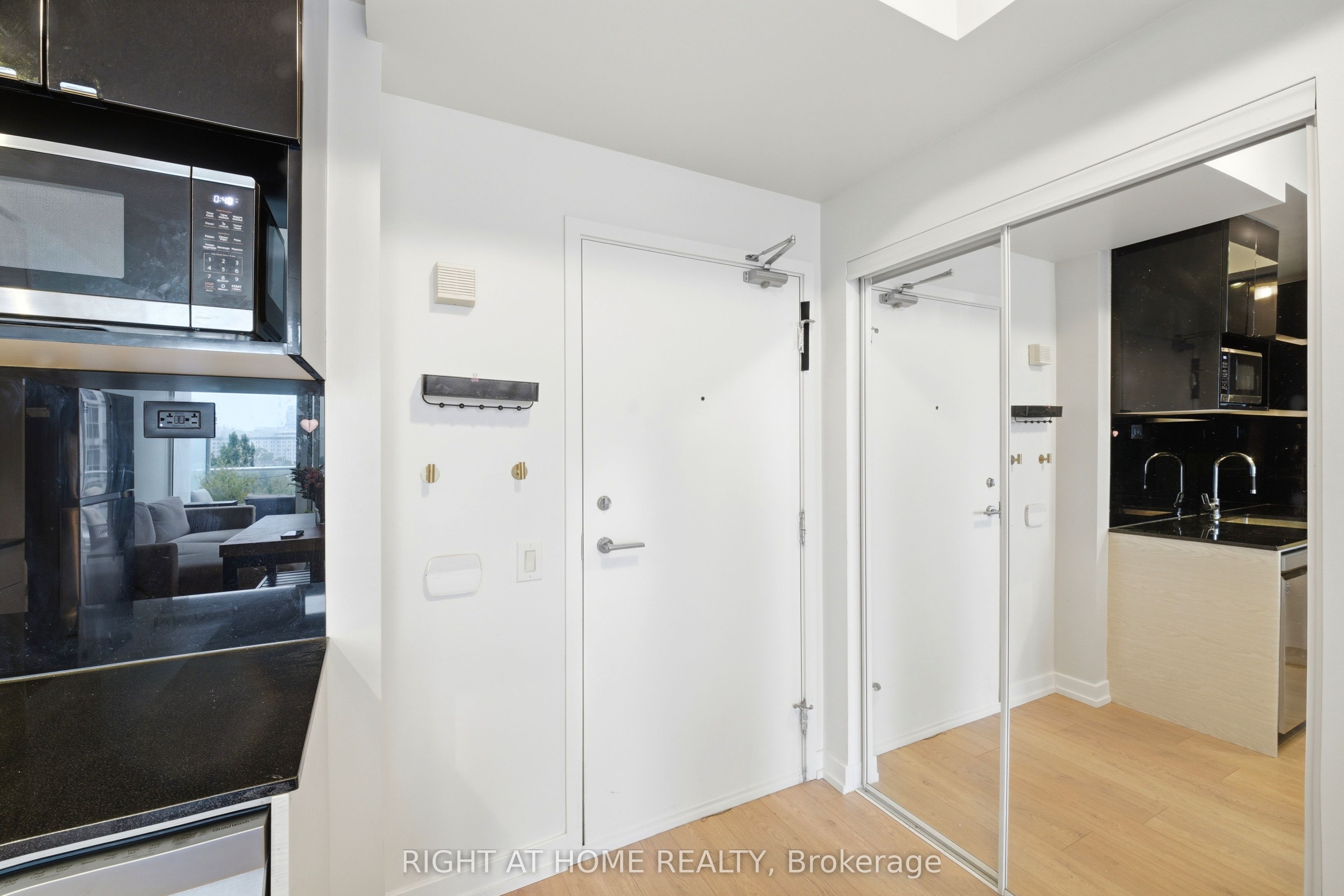 72 ESTHER SHINER Boulevard 219, Toronto, ON M2K 0C4 photo 4