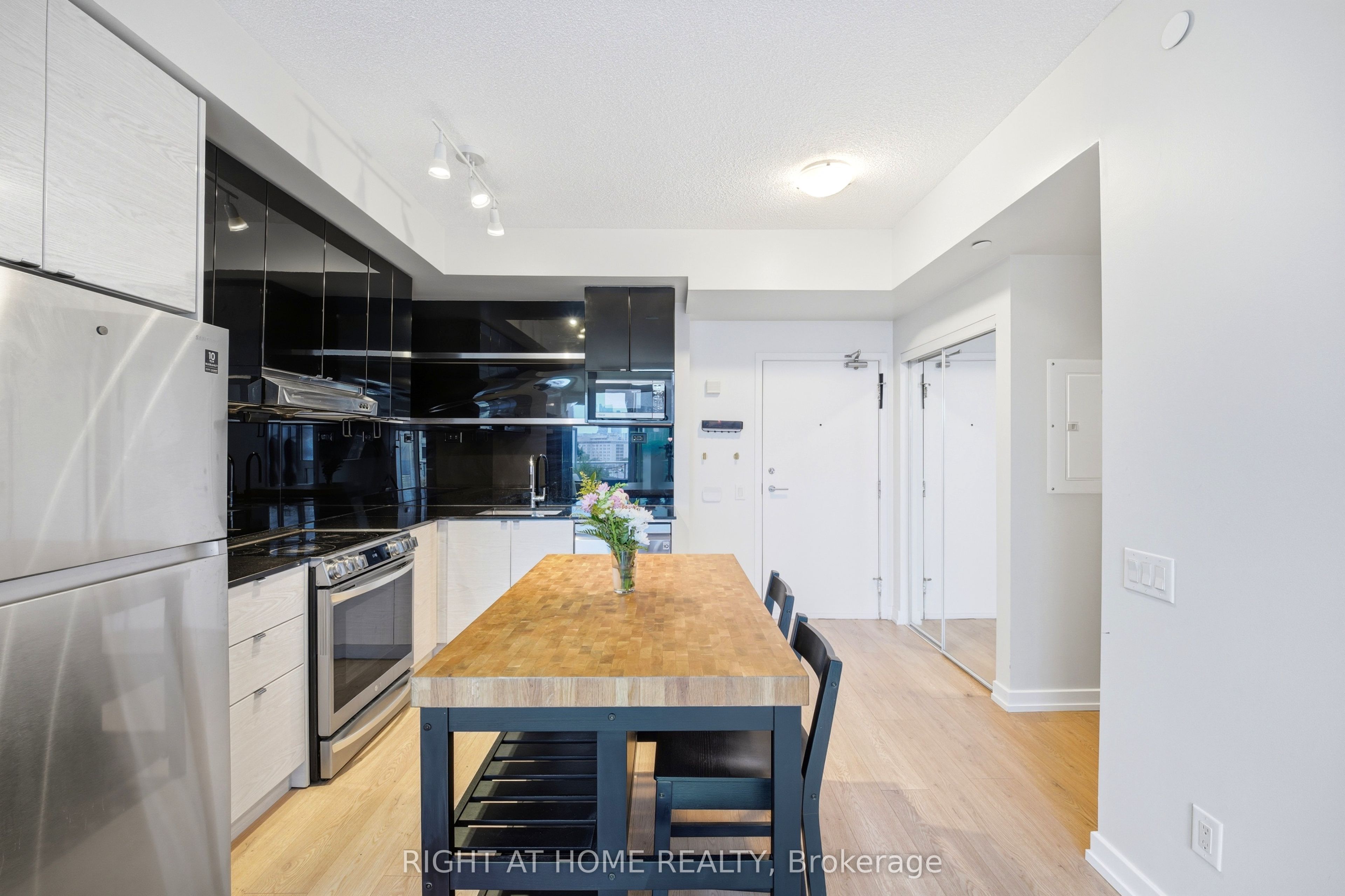 72 ESTHER SHINER Boulevard 219, Toronto, ON M2K 0C4 photo 5