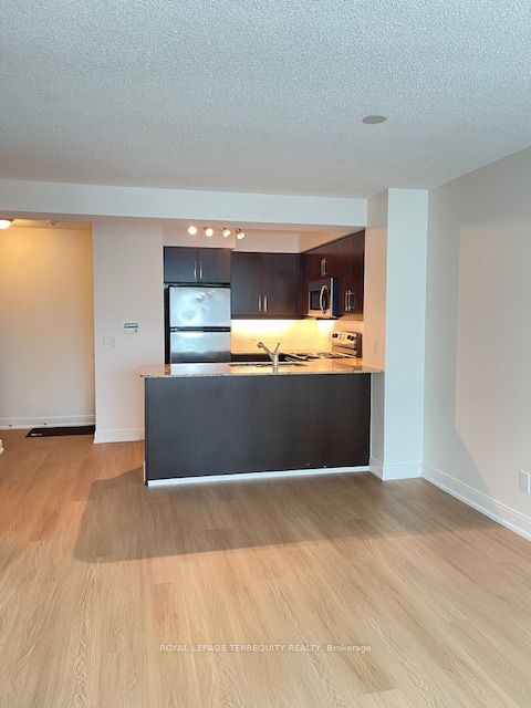 1 Scott Street 706, Toronto, ON M5E 1A1 photo 2
