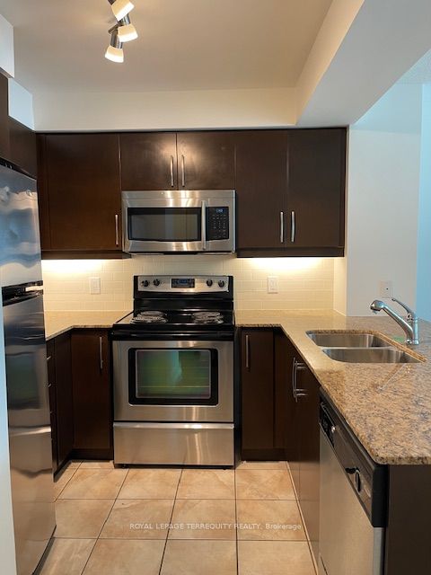 1 Scott Street 706, Toronto, ON M5E 1A1 photo 3