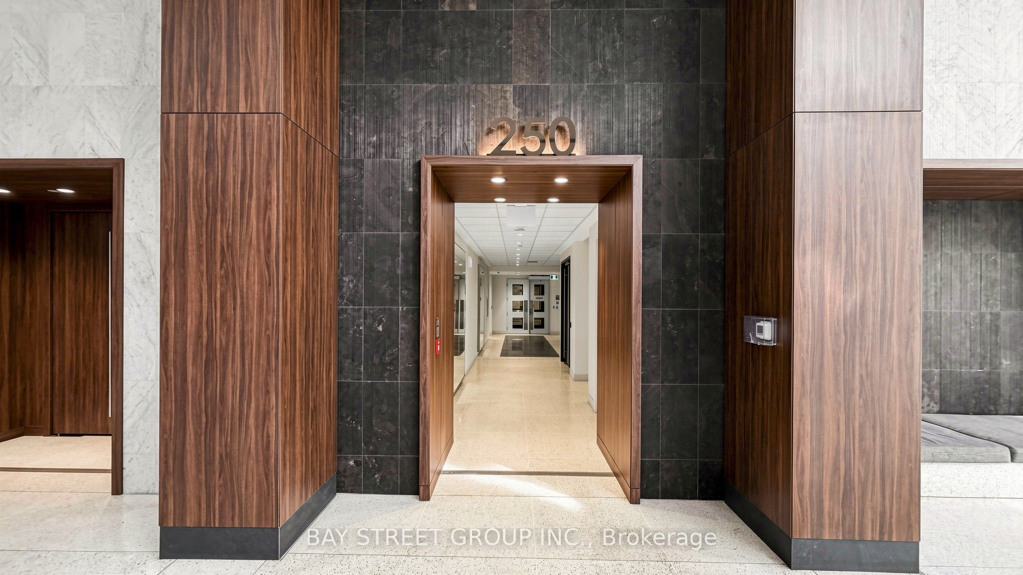 250 Wellington Street W 1134, Toronto, ON M5V 3P6 photo 2