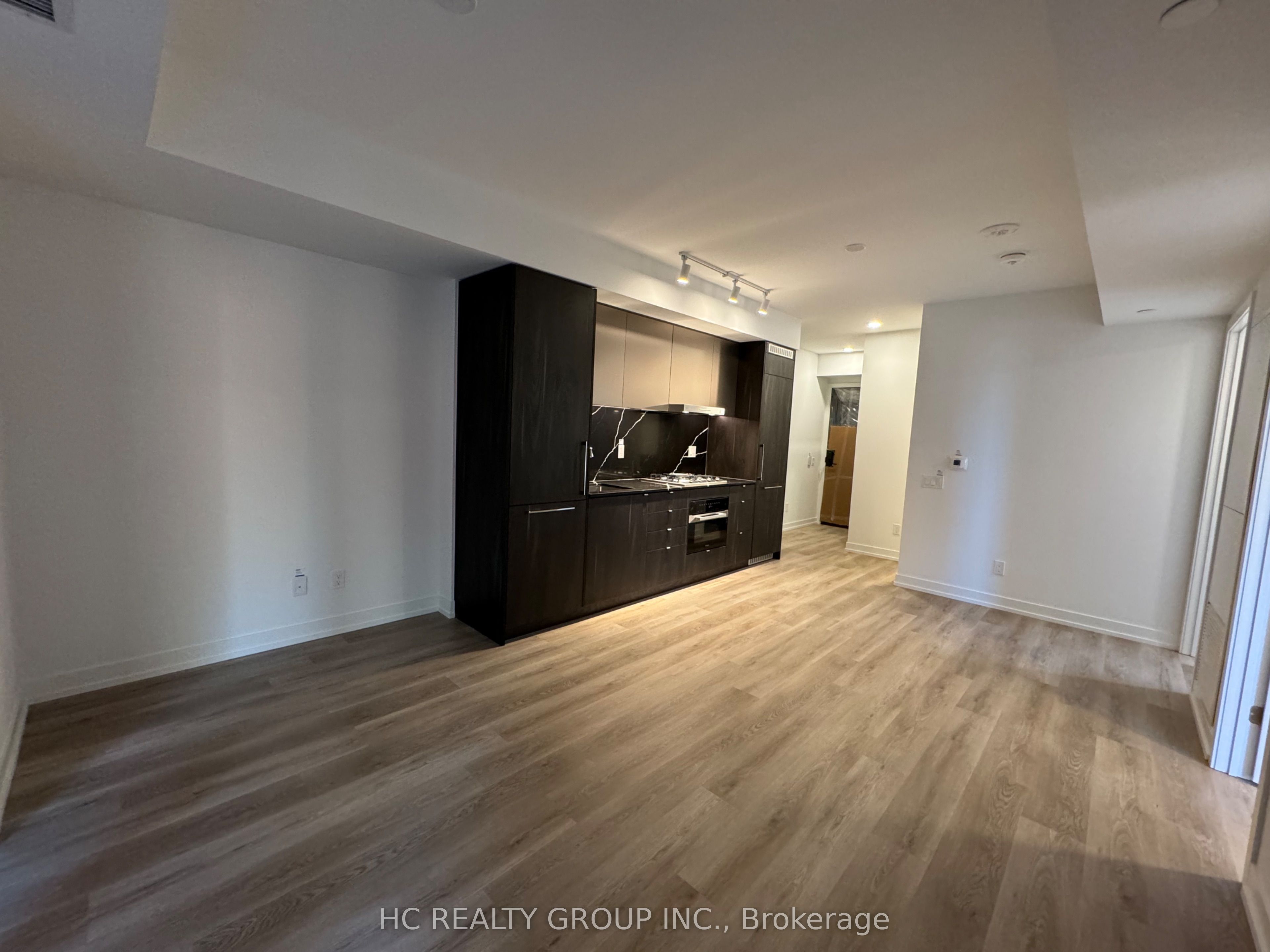 771 Yonge Street 608, Toronto, ON M4W 0B8 photo 4