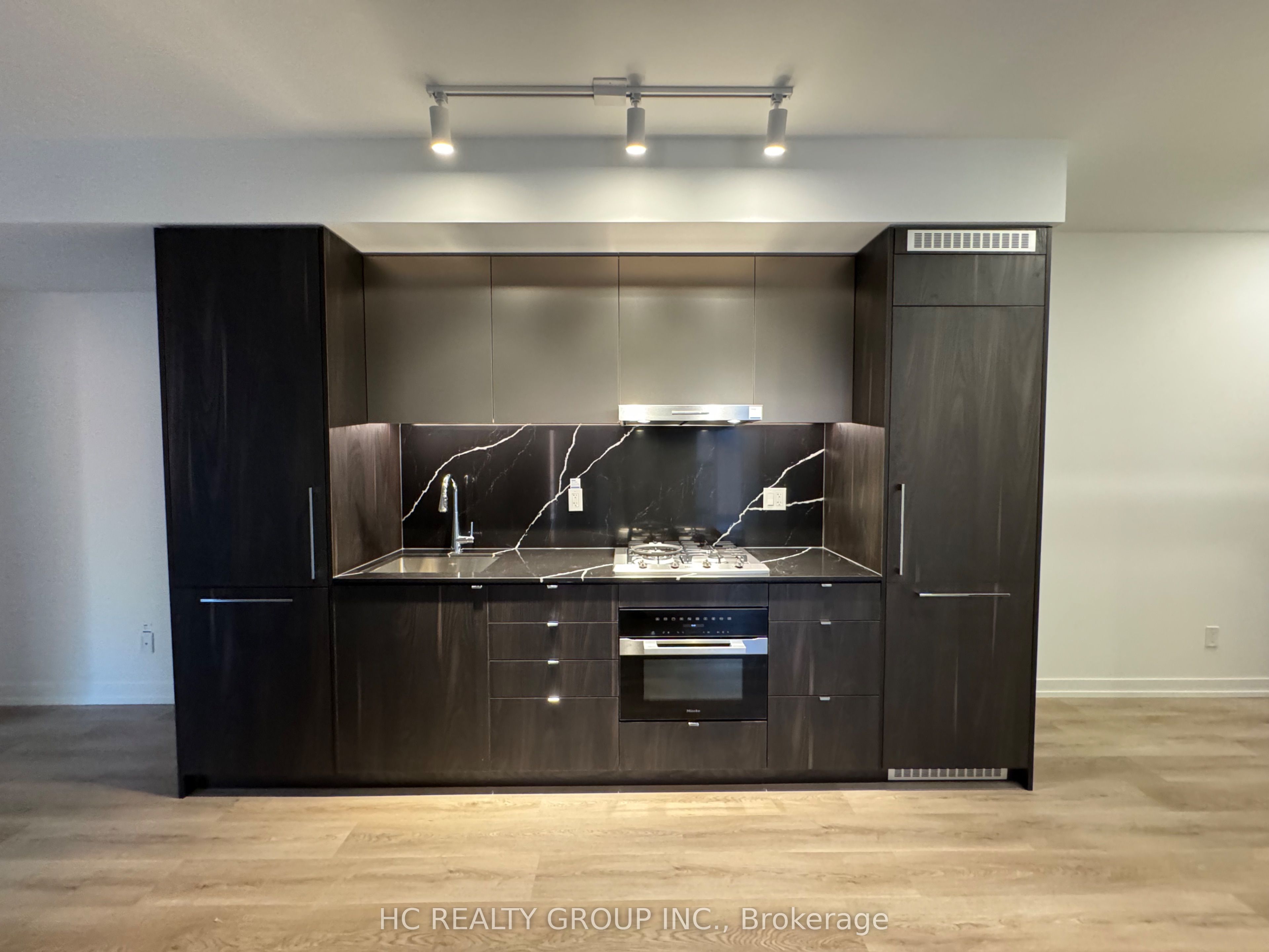 771 Yonge Street 608, Toronto, ON M4W 0B8 photo 5