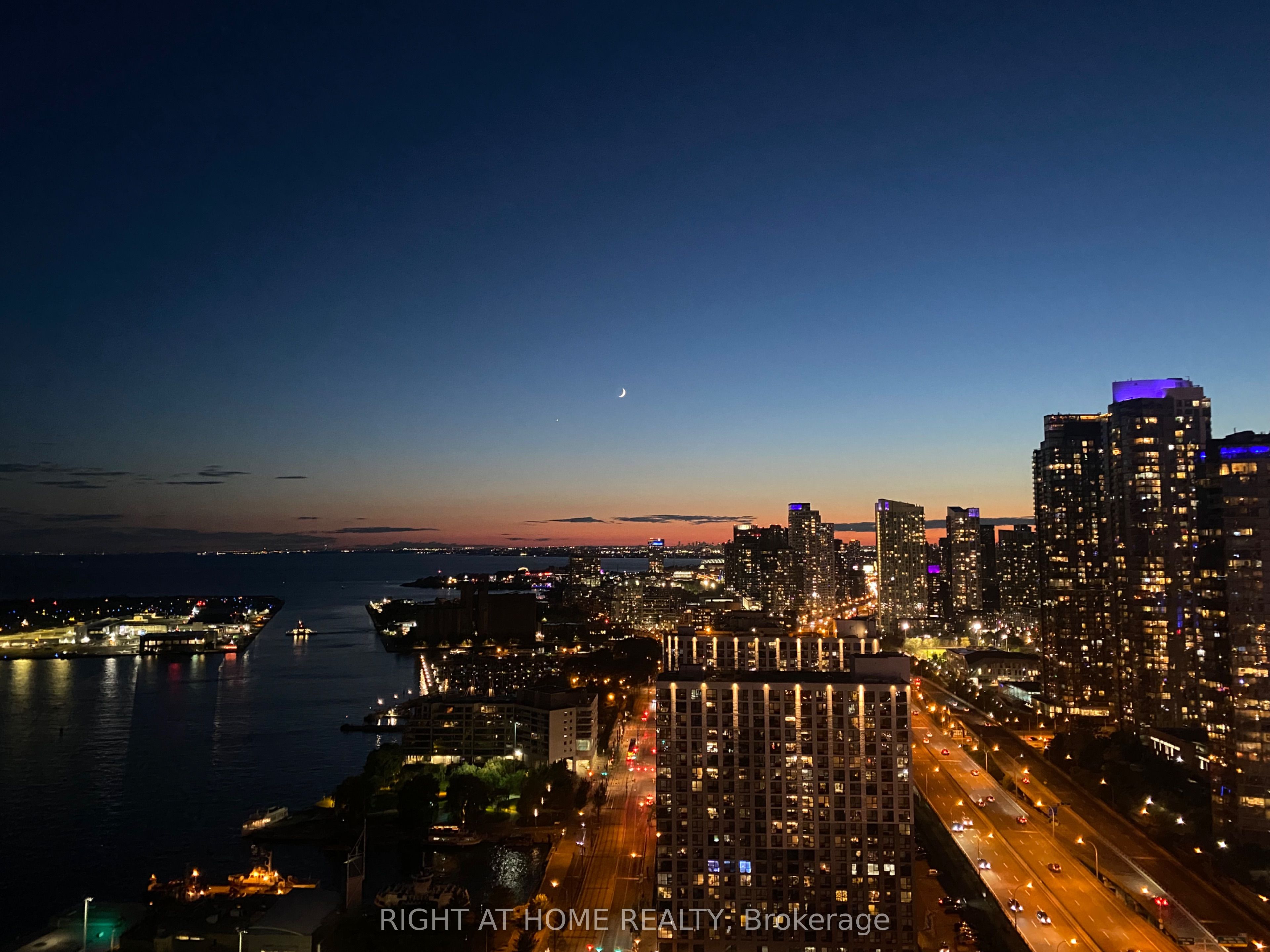 270 Queens Quay 3008, Toronto, ON M5J 2N4 photo 4