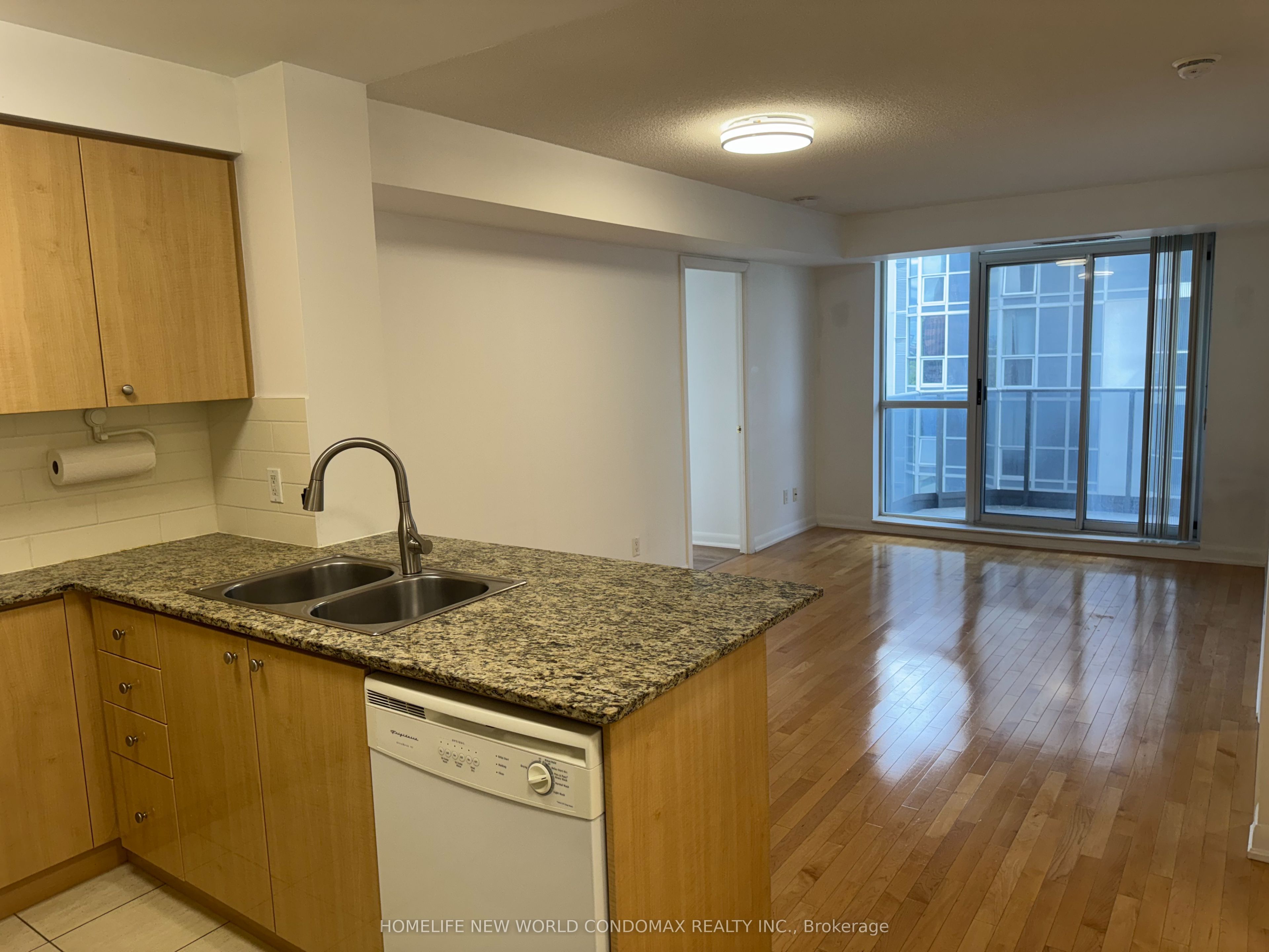 5791 Yonge Street 2105, Toronto, ON M2M 3T9 photo 2