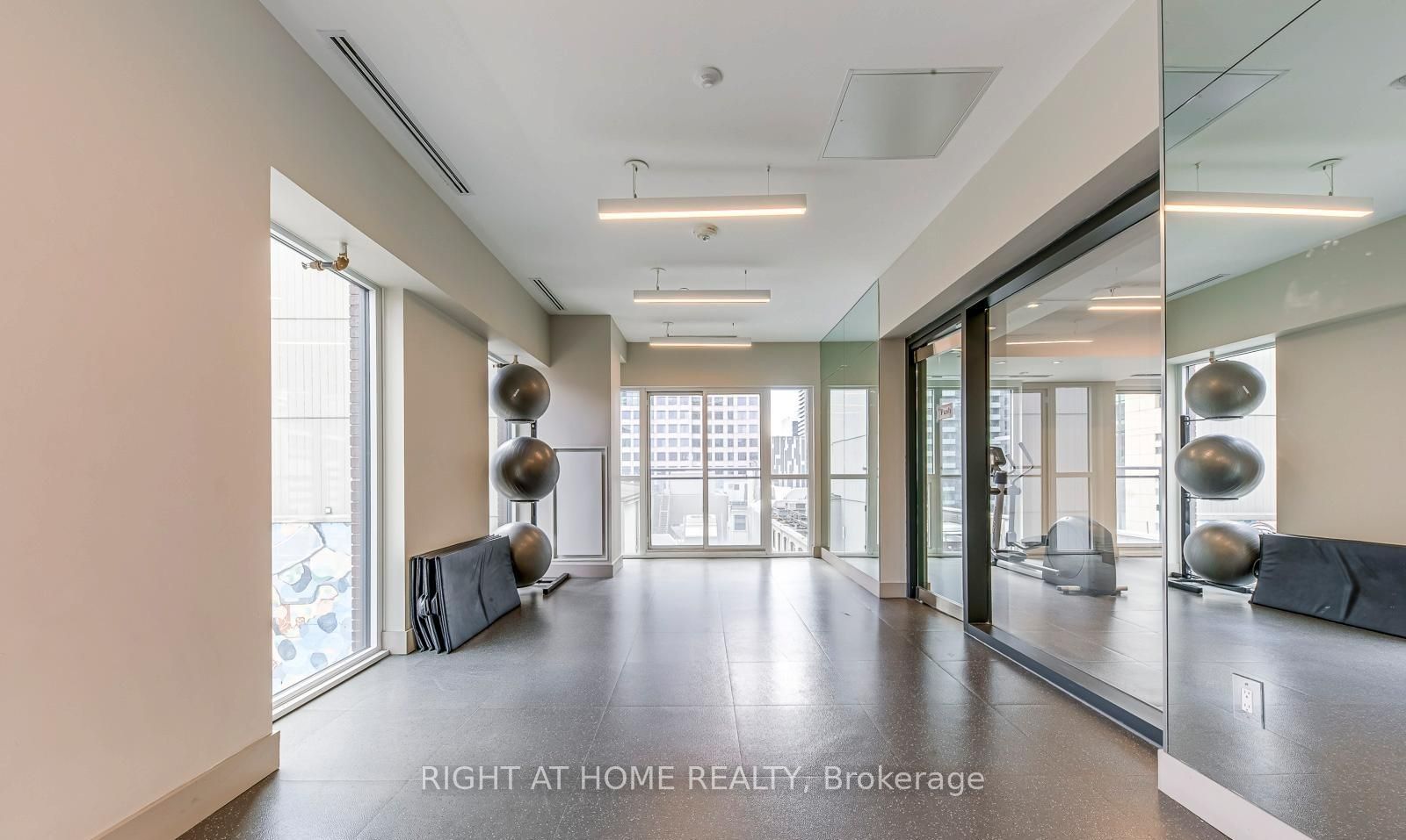 99 W John Street 208, Toronto, ON M5V 0S6 photo 4