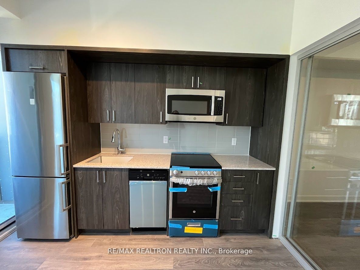 1 Cardiff Road 308, Toronto, ON M4P 0G2 photo 2
