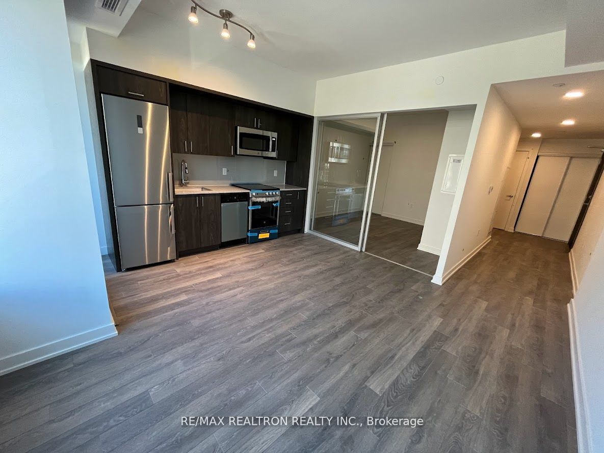 1 Cardiff Road 308, Toronto, ON M4P 0G2 photo 5
