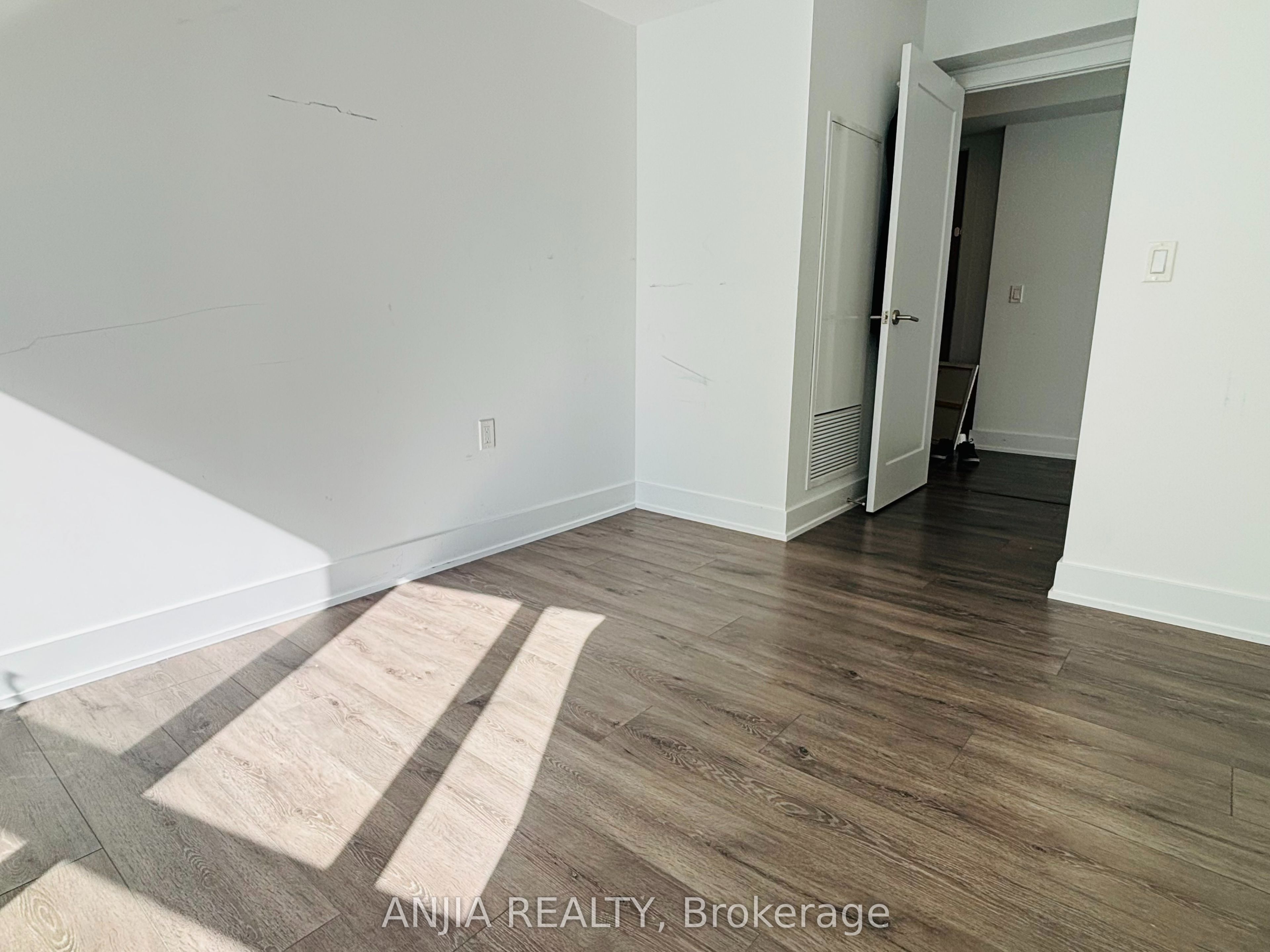 585 Bloor Street E 622, Toronto, ON M4W 0B3 photo 3