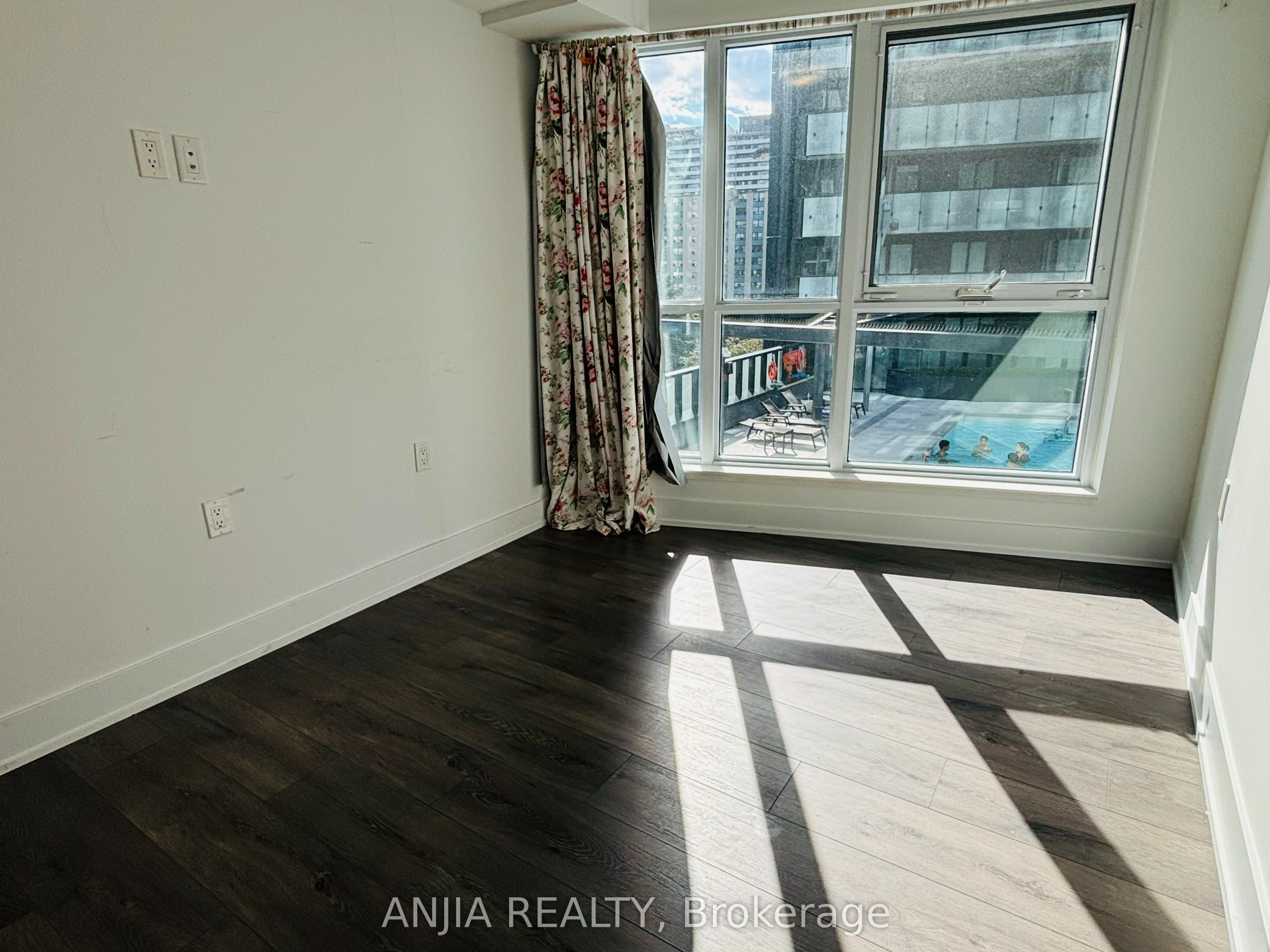 585 Bloor Street E 622, Toronto, ON M4W 0B3 photo 4
