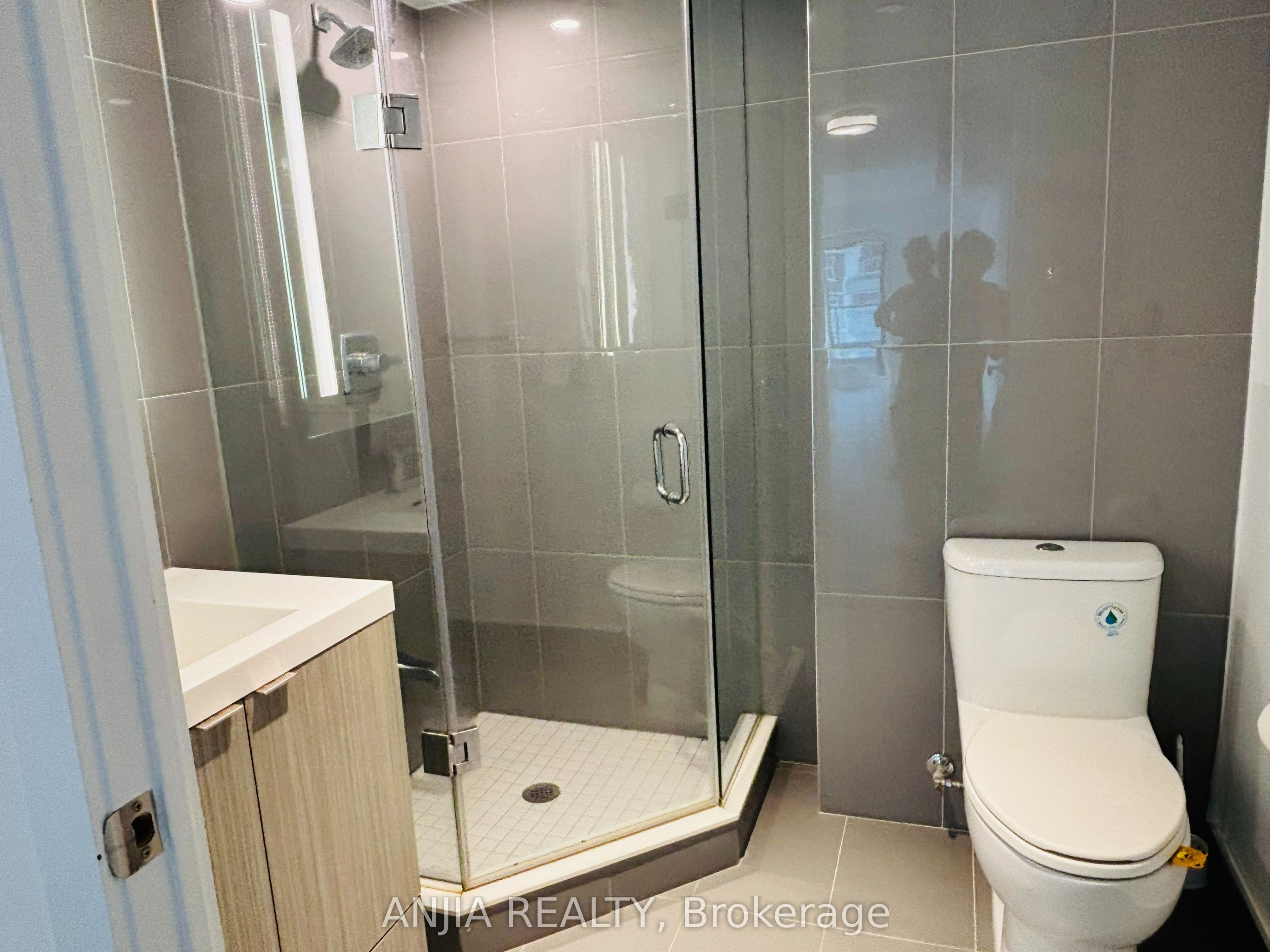 585 Bloor Street E 622, Toronto, ON M4W 0B3 photo 5