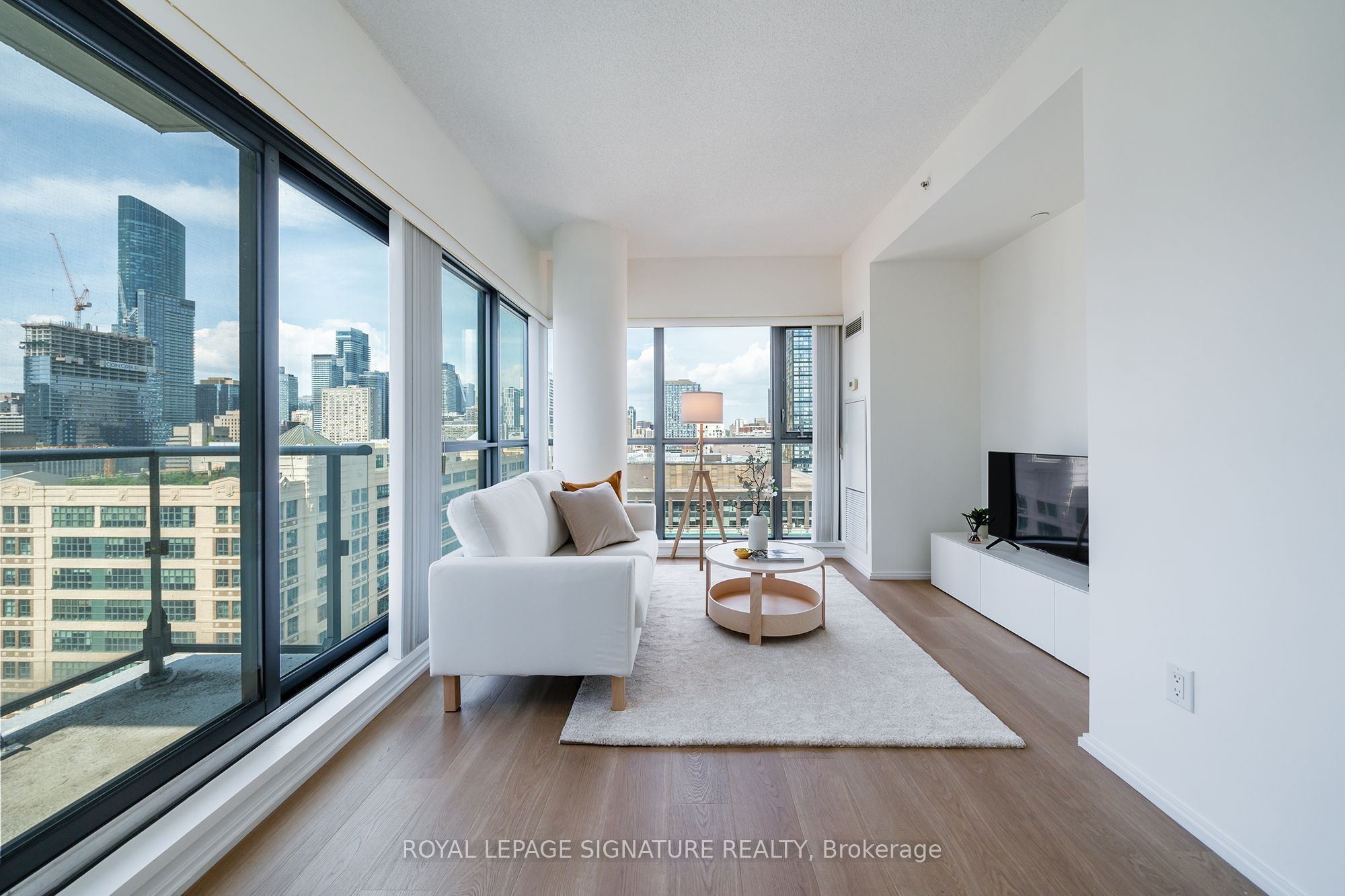 159 Dundas Street E 1809, Toronto, ON M5B 1E4 photo 3