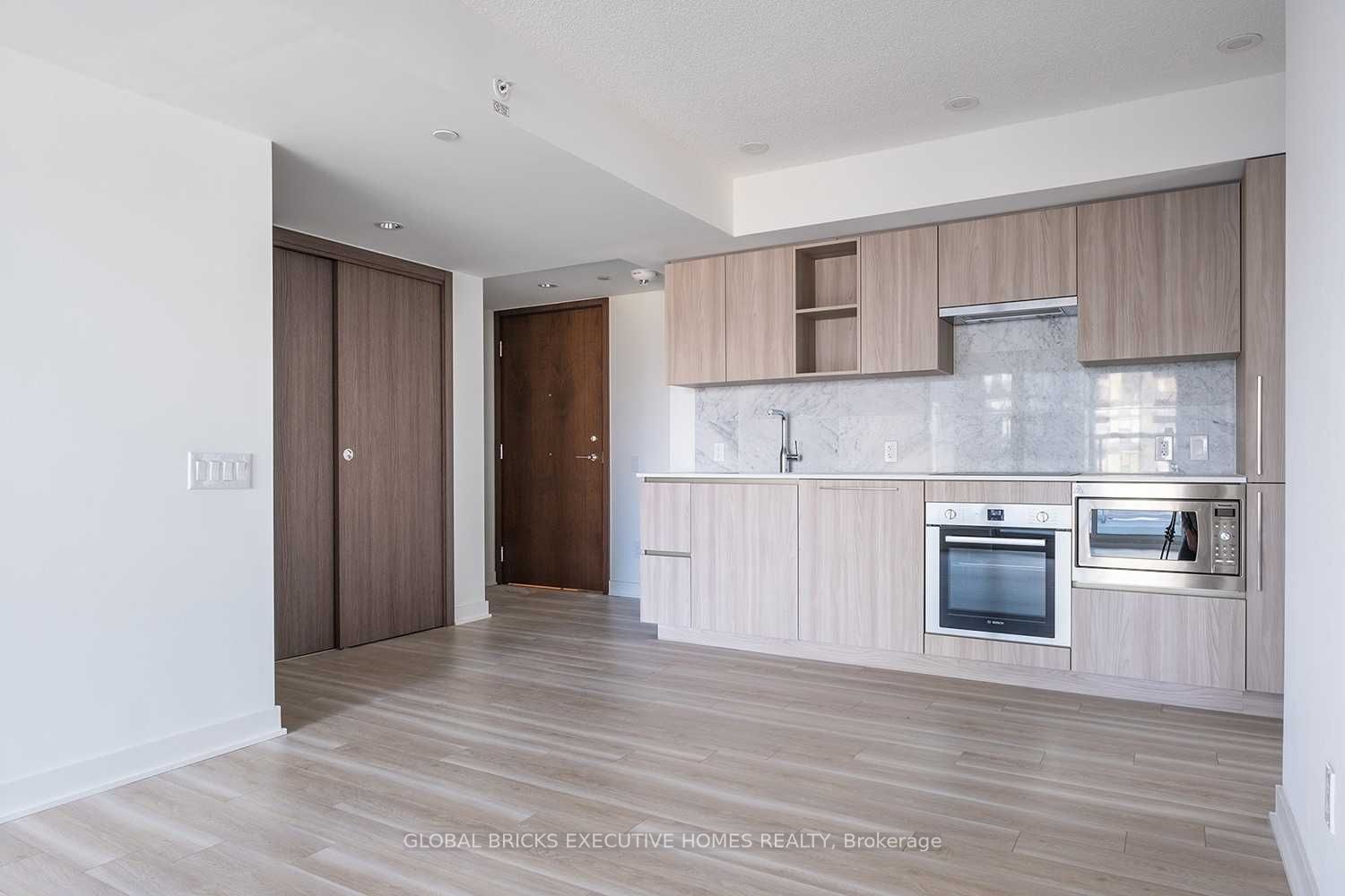 17 Bathurst Street 2206, Toronto, ON M5V 0N1 photo 4