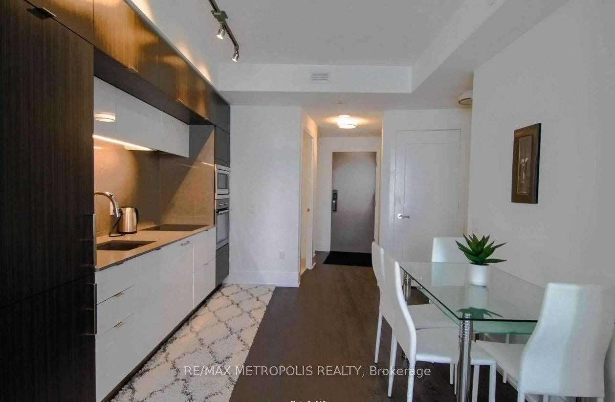 10 York Street 6101, Toronto, ON M5J 2L9 photo 4