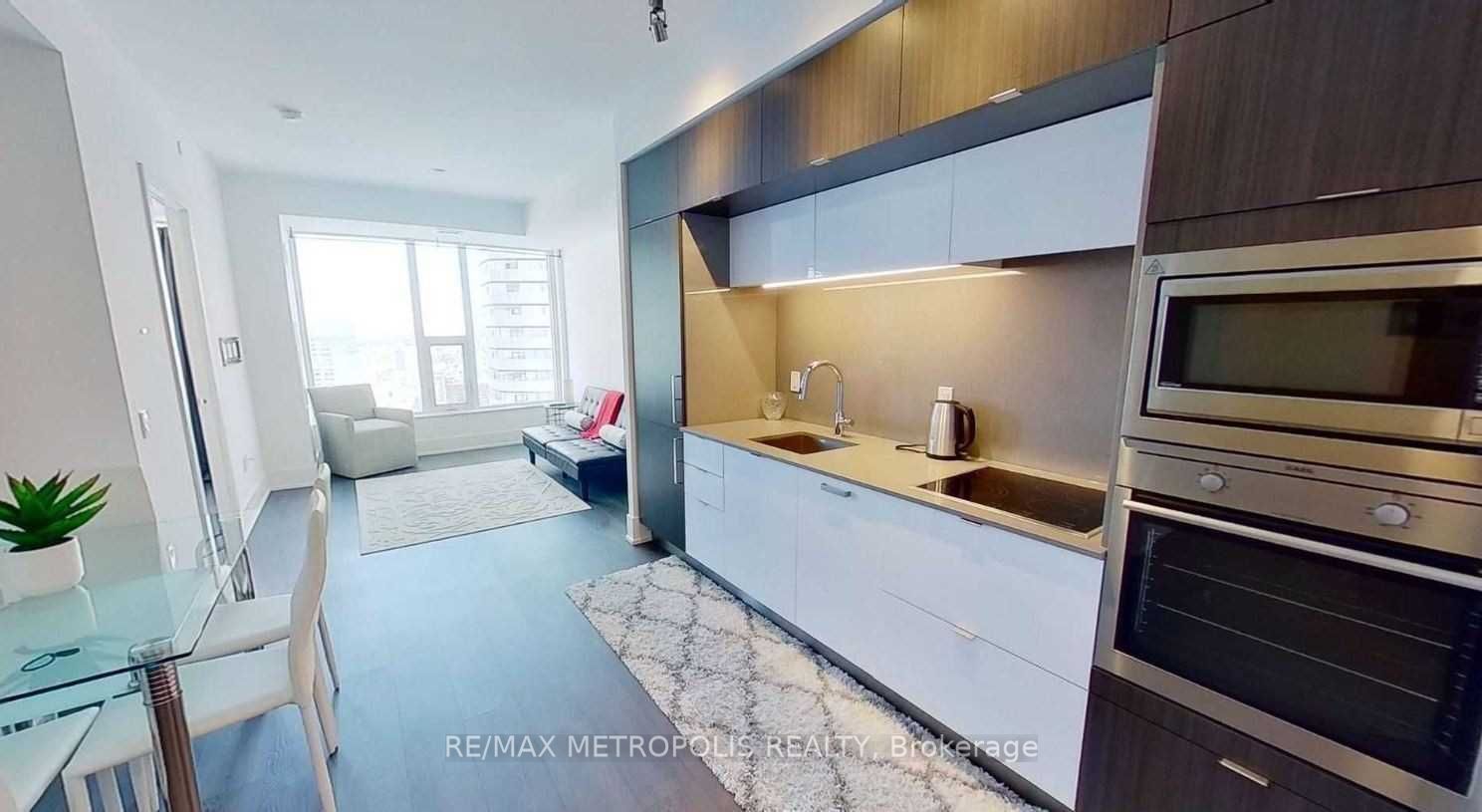 10 York Street 6101, Toronto, ON M5J 2L9 photo 5
