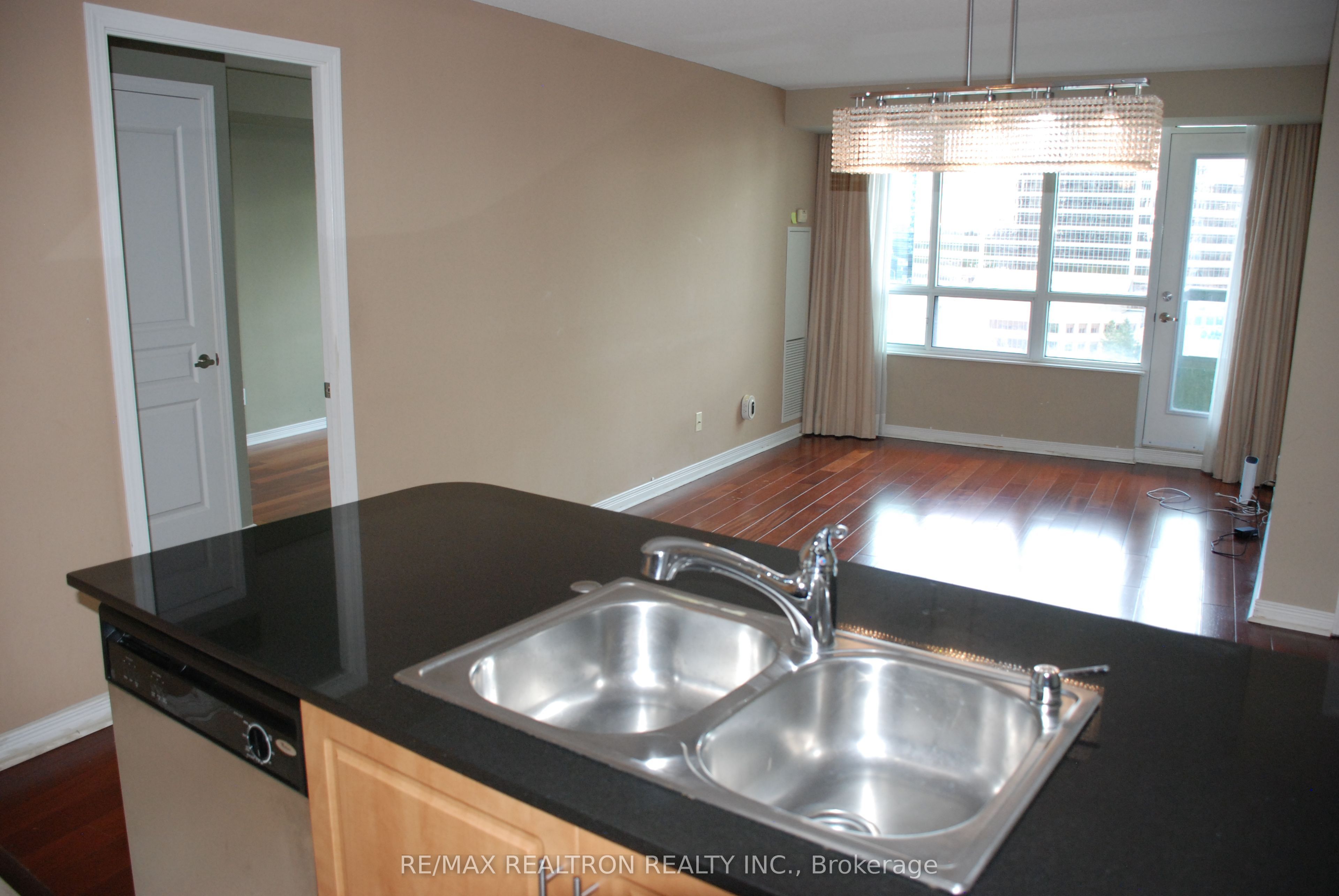 509 Beecroft Road 1211, Toronto, ON M2N 0A3 photo 3