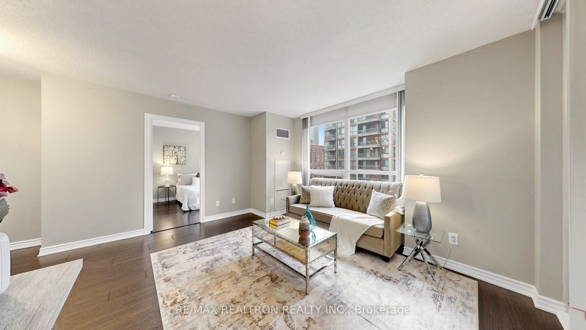 761 Bay Street 1212, Toronto, ON M5G 2R2 photo 3