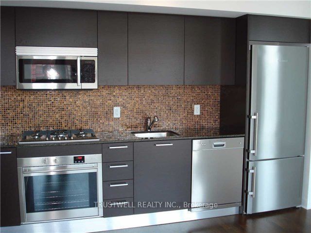 375 King Street W 1510, Toronto, ON M5V 1K5 photo 2
